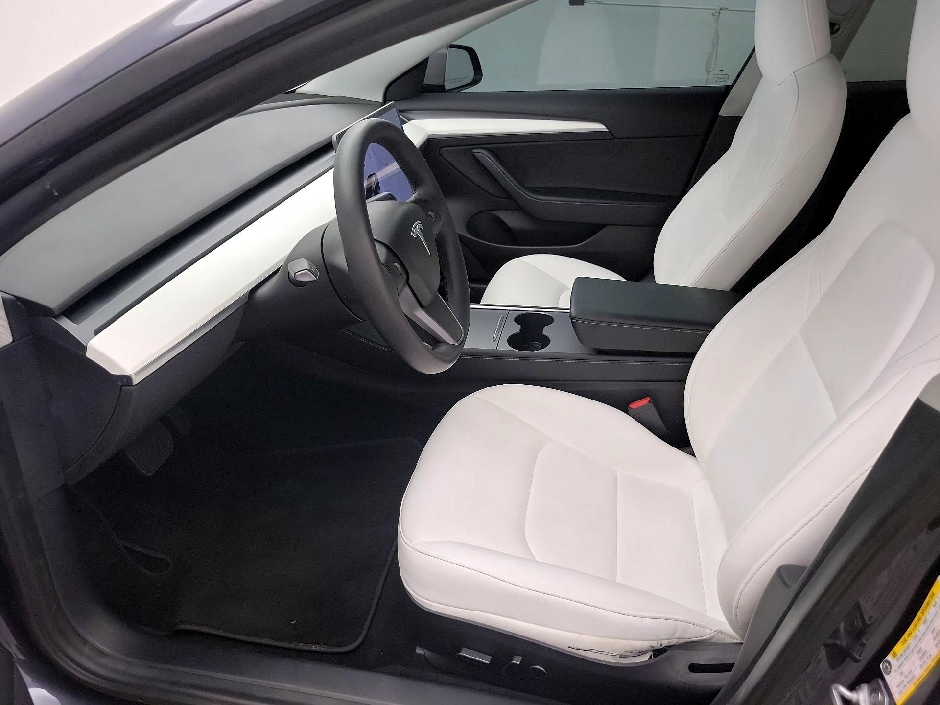 Thumbnail: 2022 Tesla Model 3 - 11