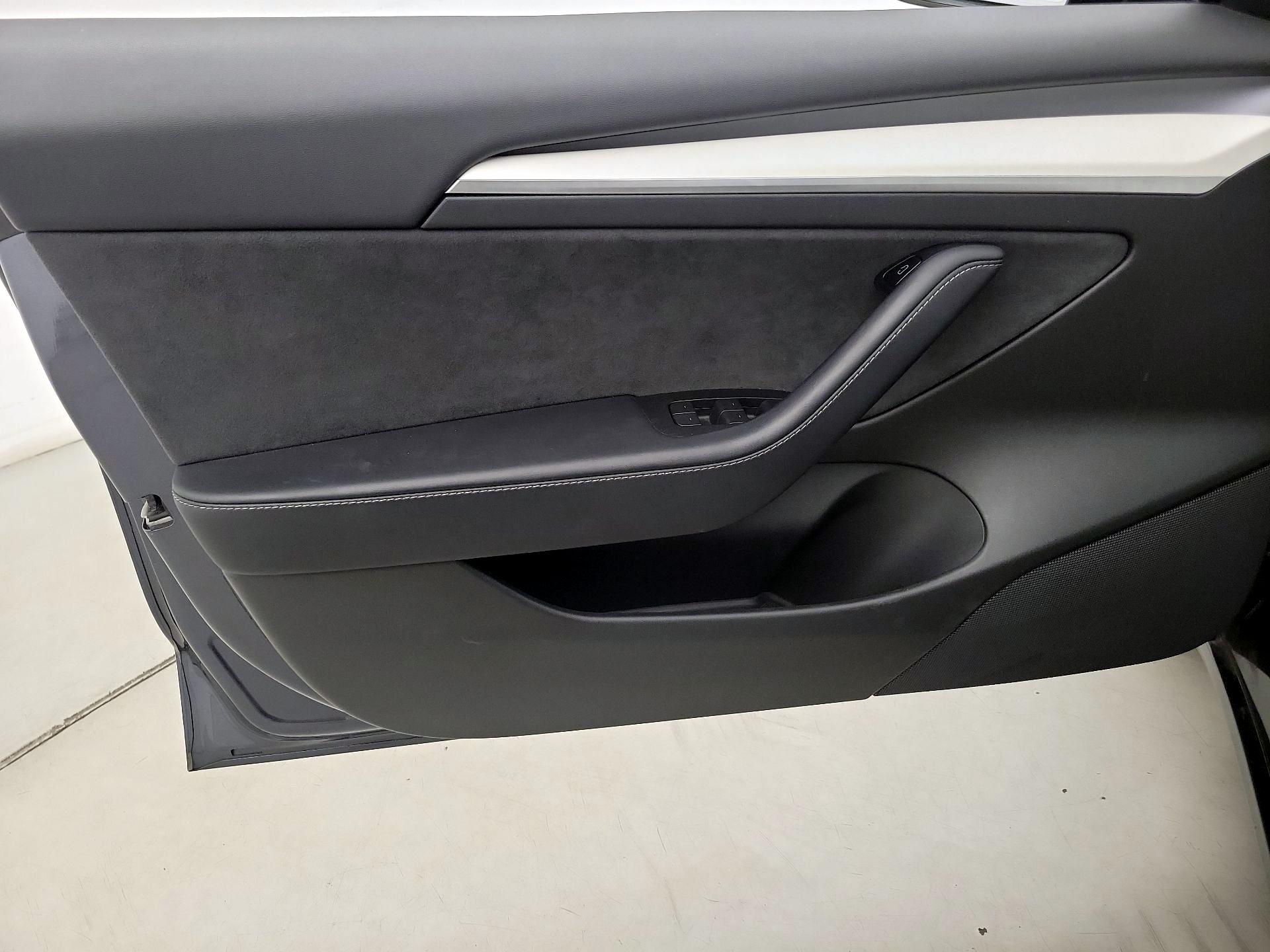 Thumbnail: 2022 Tesla Model 3 - 12