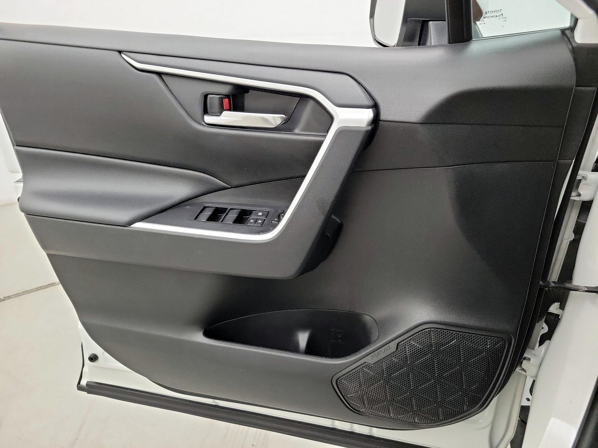 Thumbnail: 2020 Toyota RAV4 - 12