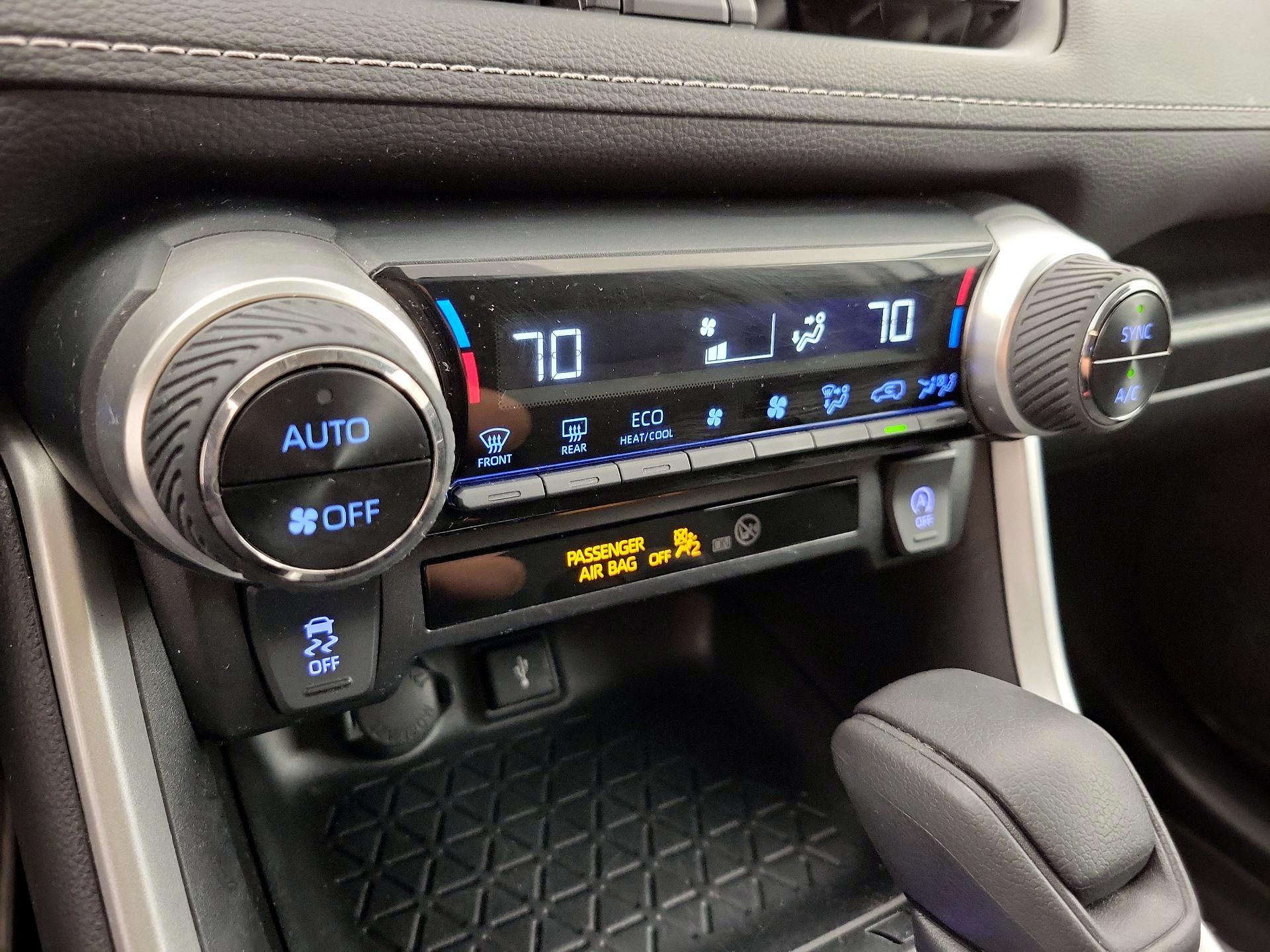 Thumbnail: 2020 Toyota RAV4 - 16