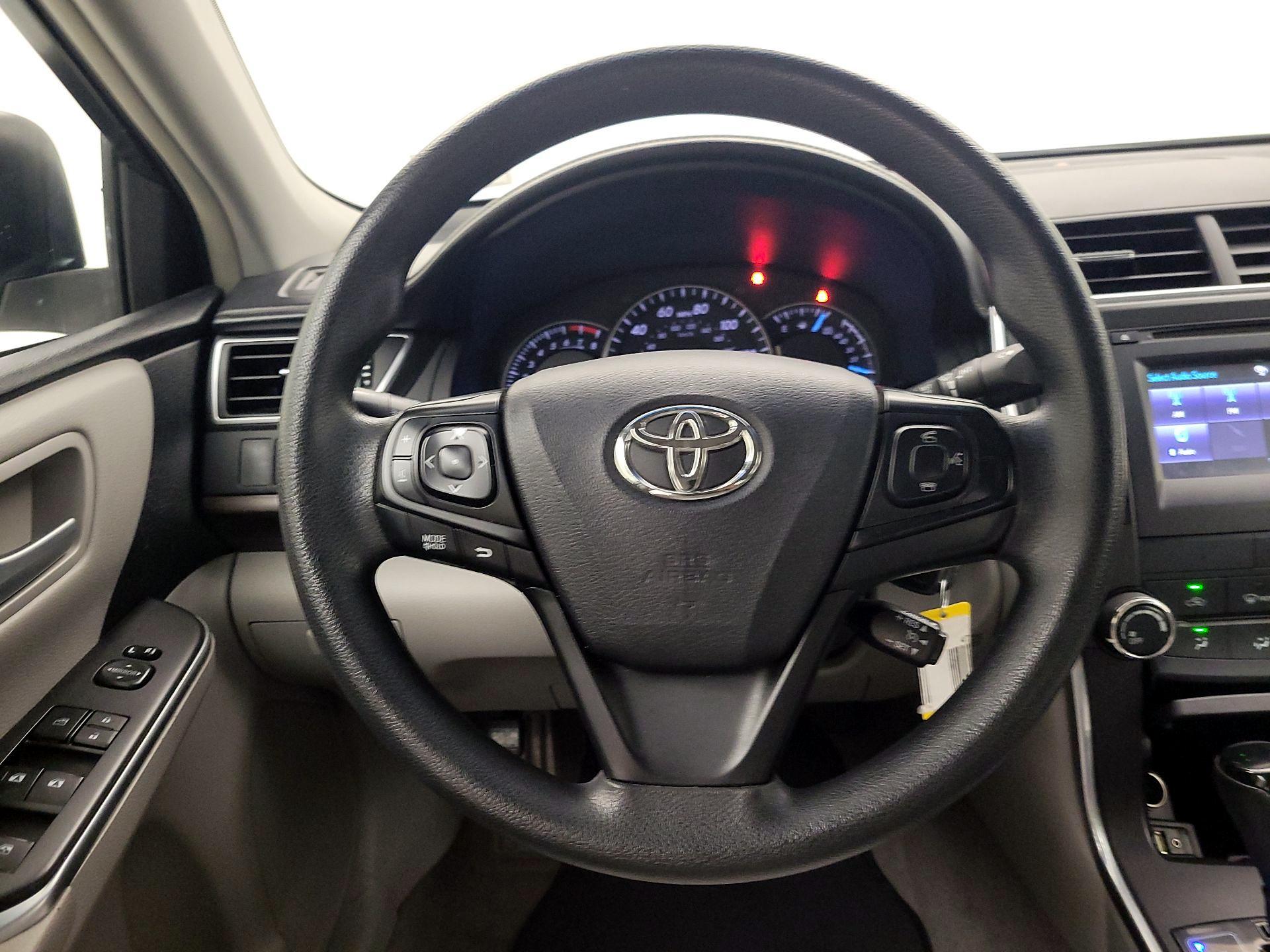 Thumbnail: 2015 Toyota Camry - 10