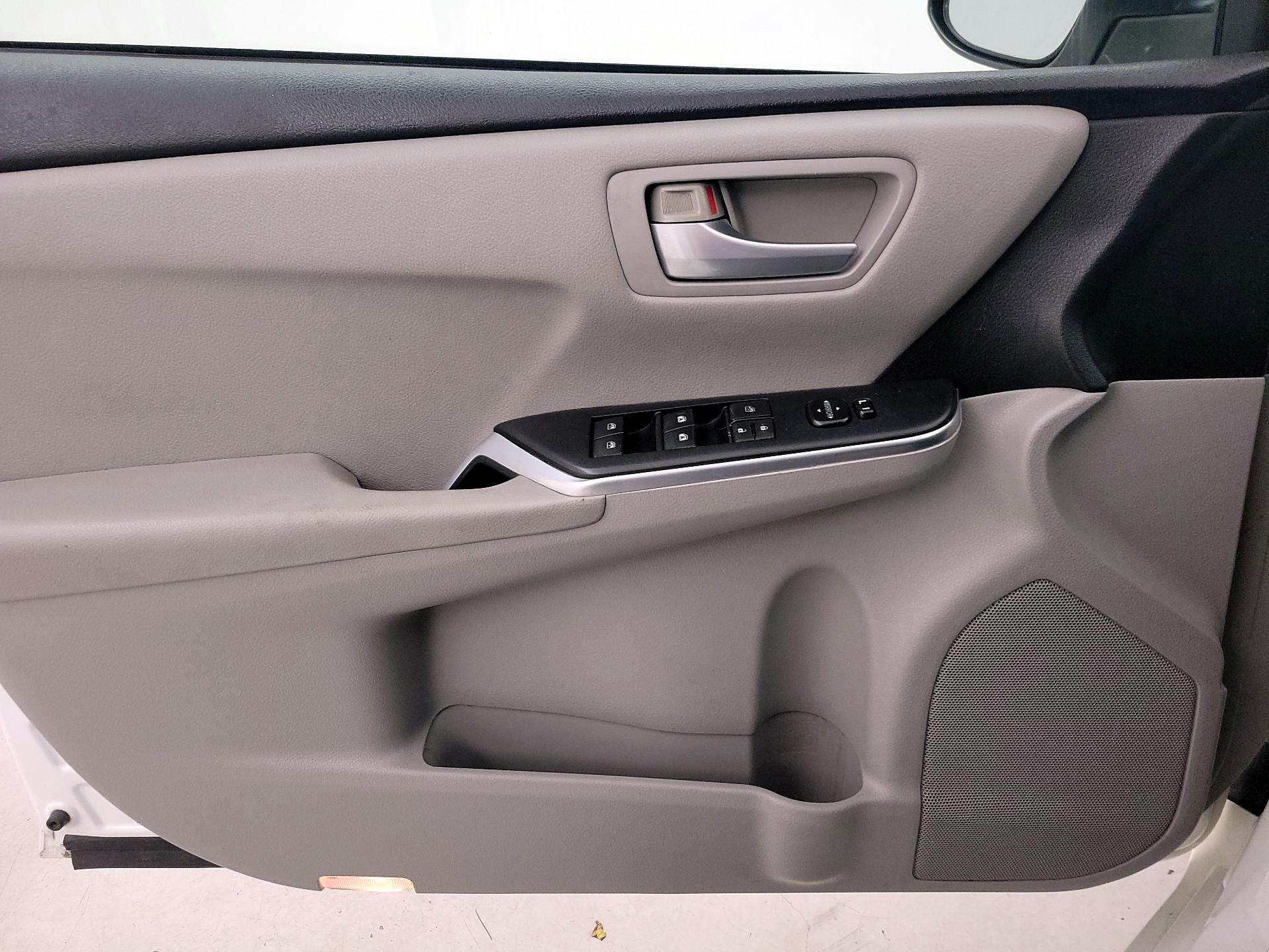 Thumbnail: 2015 Toyota Camry - 12