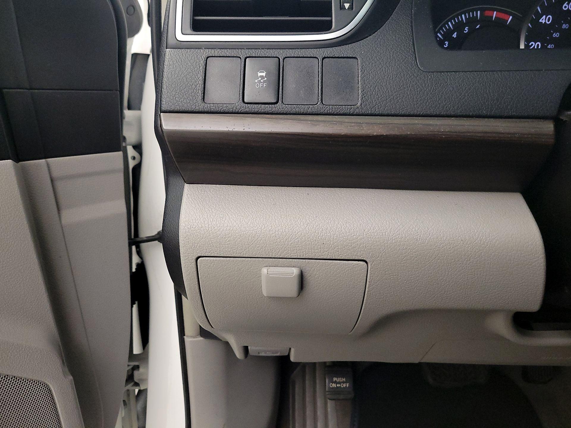 Thumbnail: 2015 Toyota Camry - 13