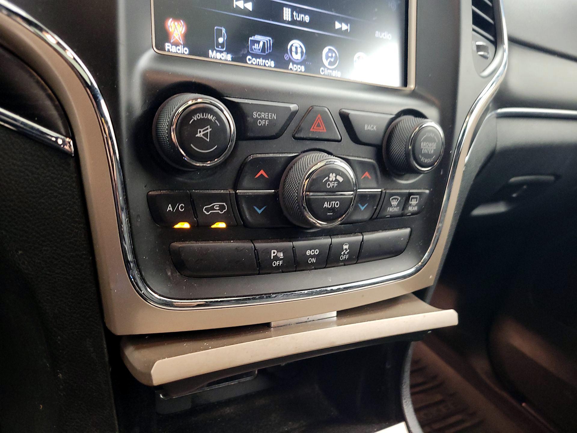 Thumbnail: 2015 Jeep Grand Cherokee - 16