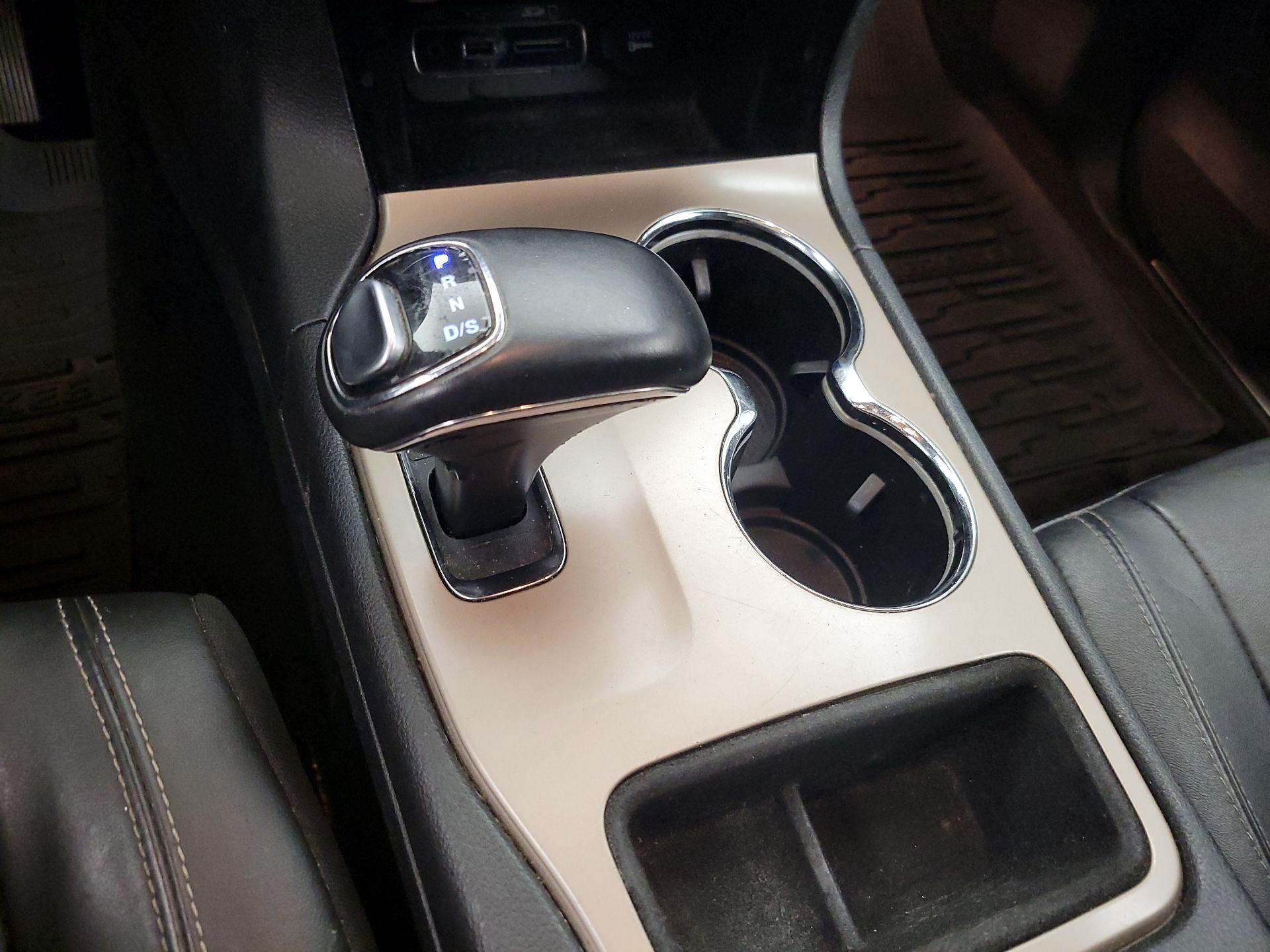 Thumbnail: 2015 Jeep Grand Cherokee - 17