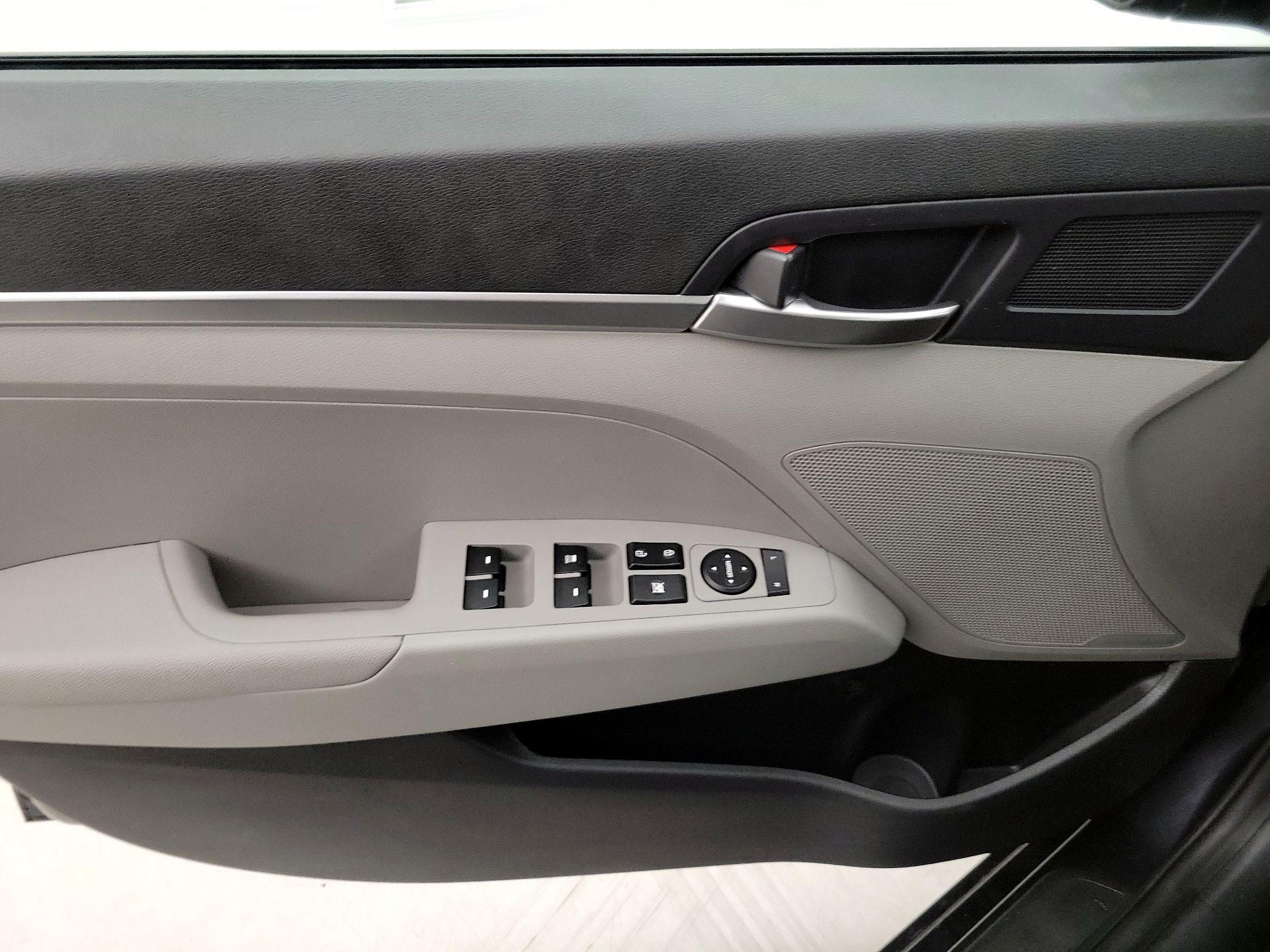 Thumbnail: 2020 Hyundai Elantra - 12