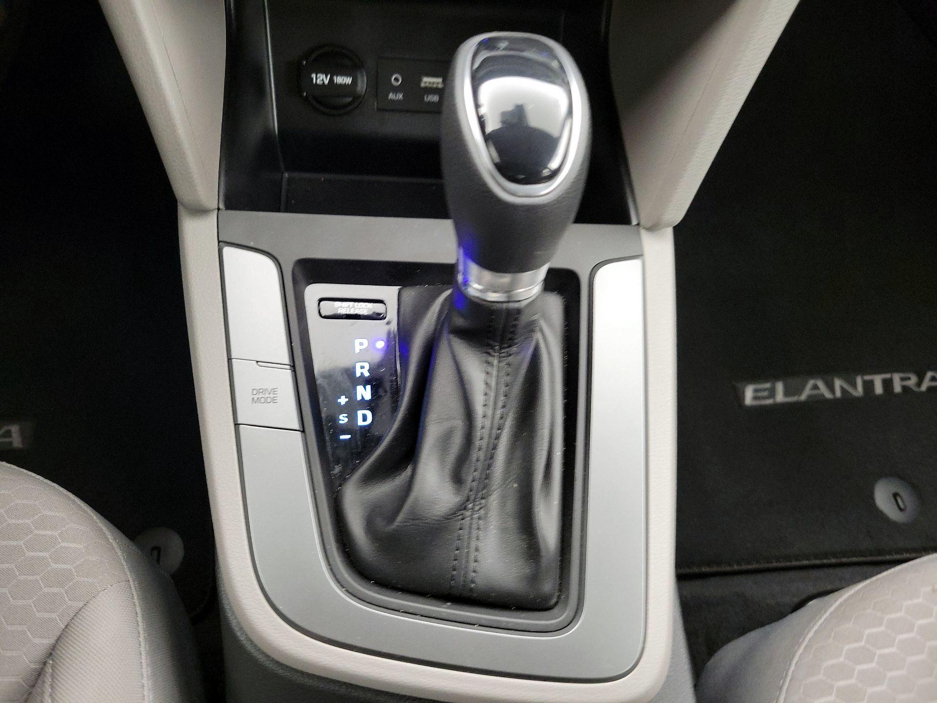 Thumbnail: 2020 Hyundai Elantra - 17