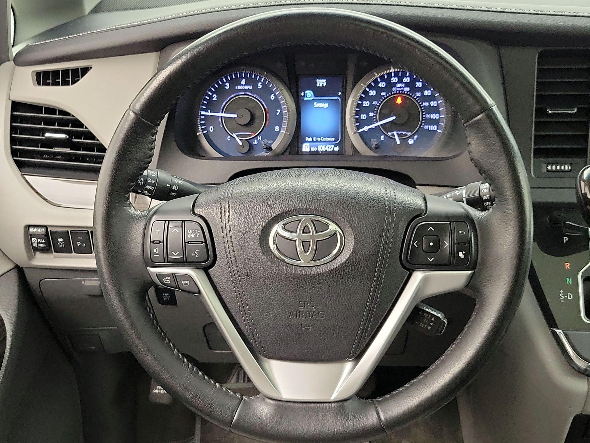 Thumbnail: 2015 Toyota Sienna - 10
