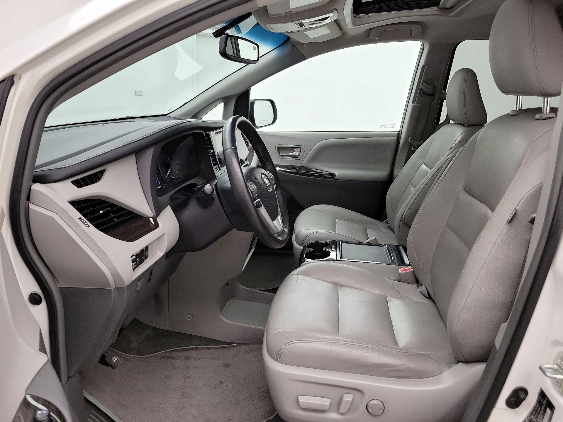 Thumbnail: 2015 Toyota Sienna - 11