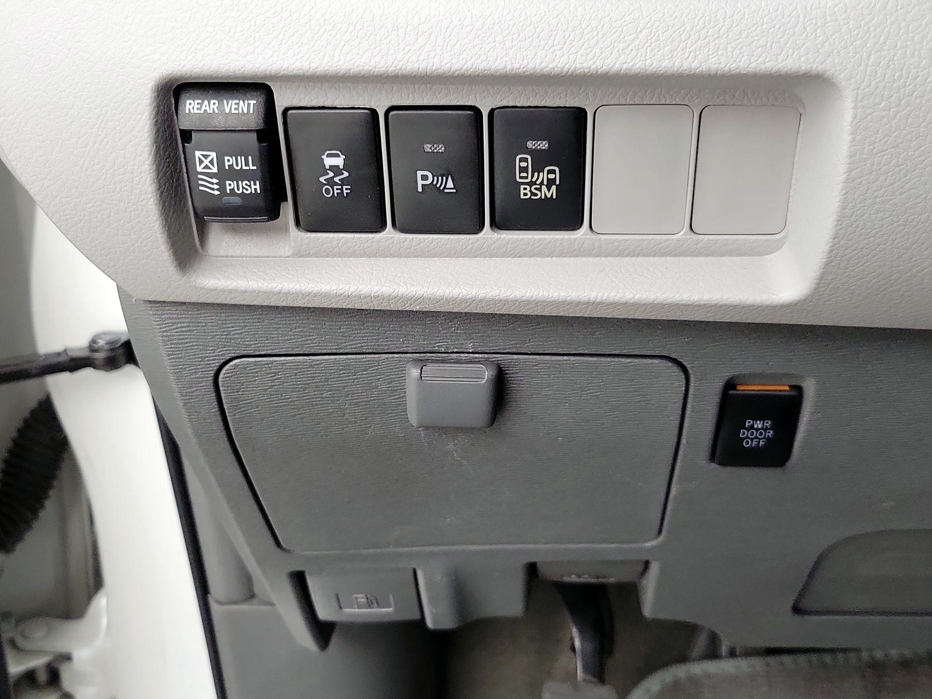 Thumbnail: 2015 Toyota Sienna - 13