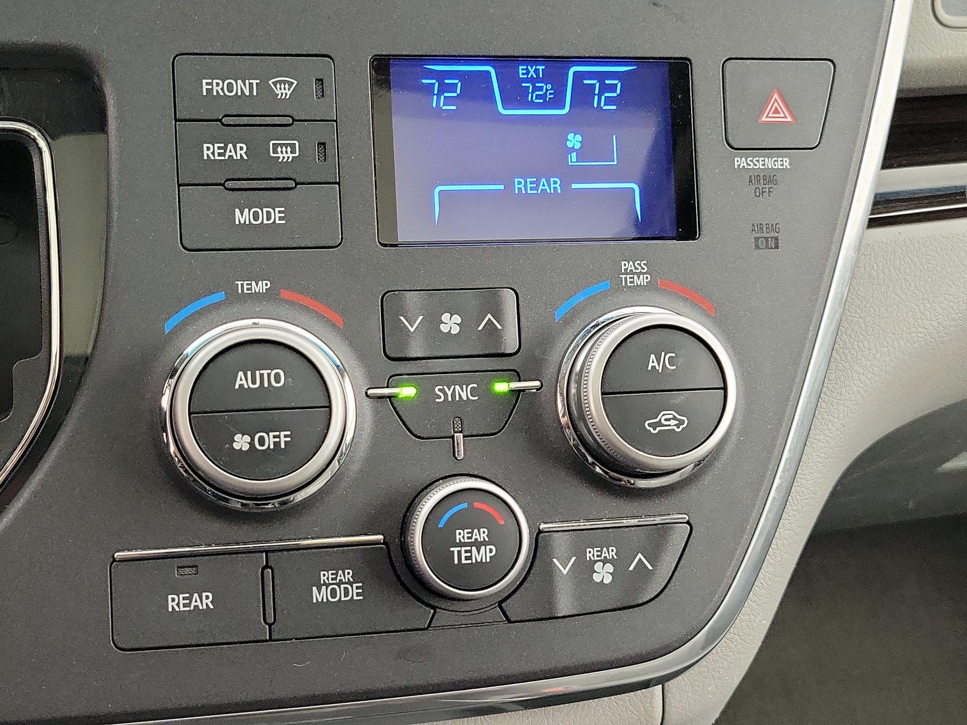 Thumbnail: 2015 Toyota Sienna - 17
