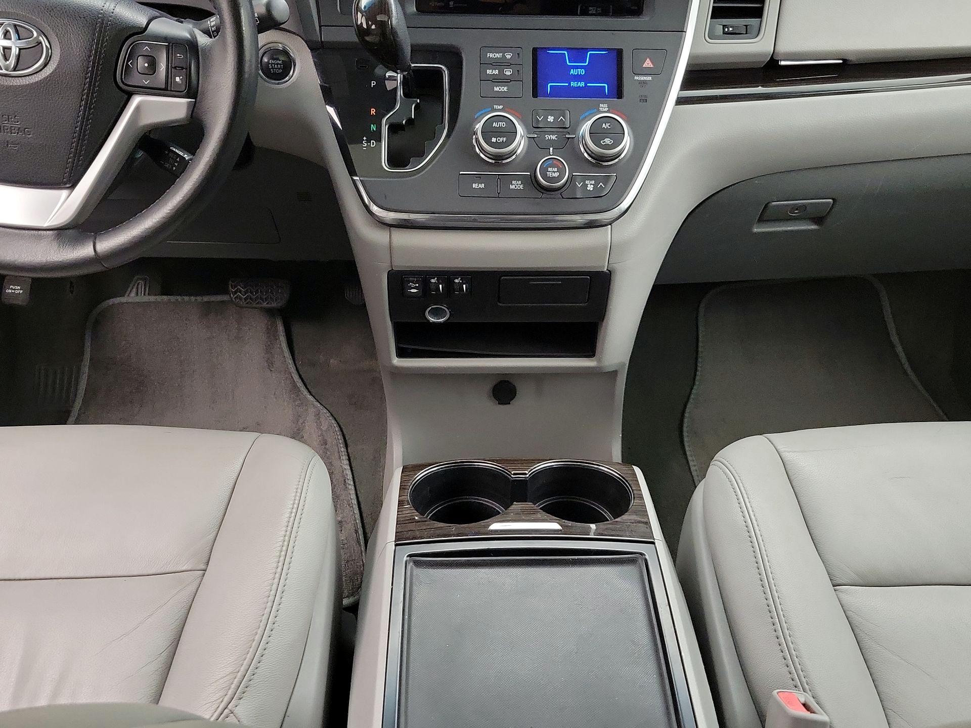 Thumbnail: 2015 Toyota Sienna - 18