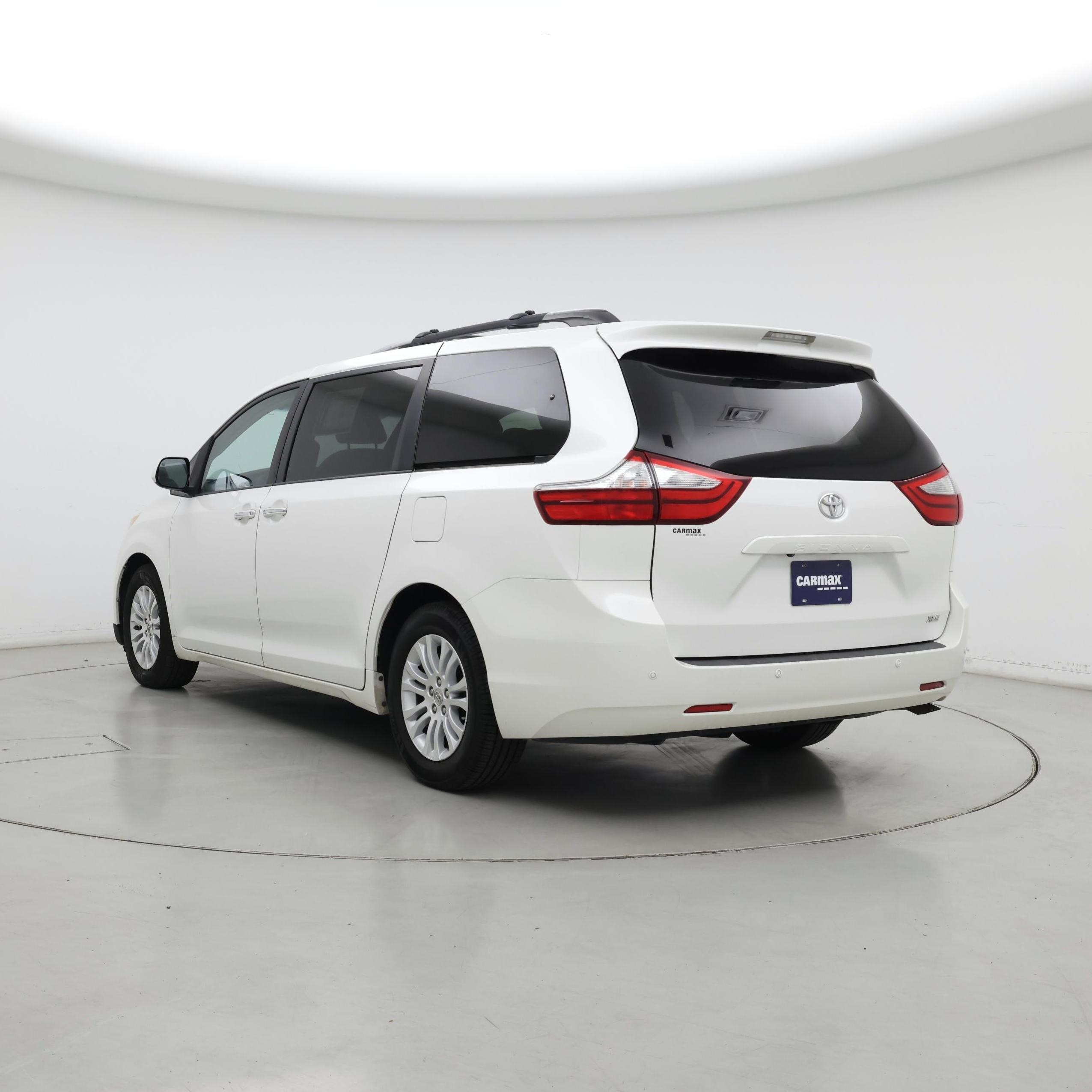 Thumbnail: 2015 Toyota Sienna - 2