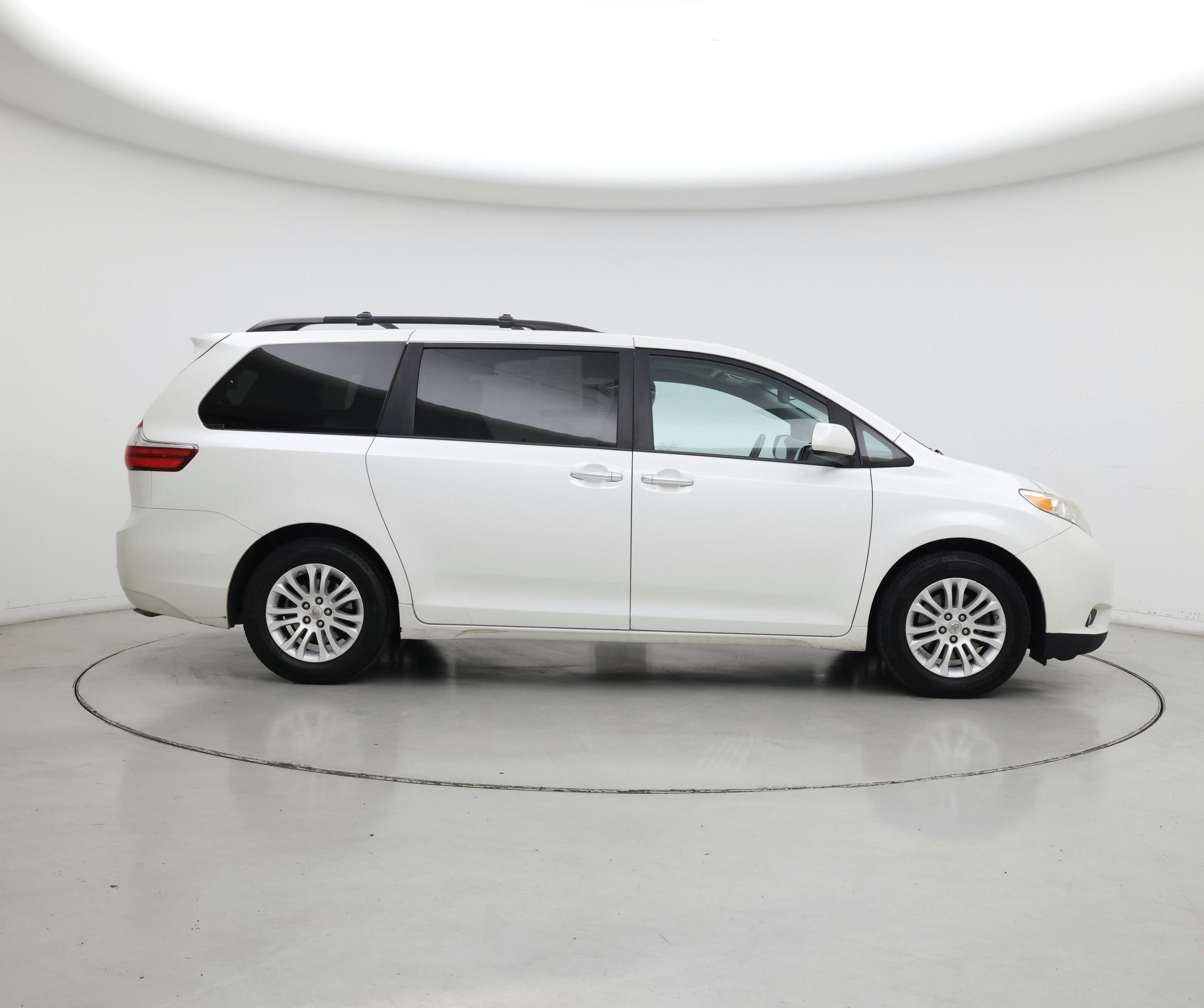 Thumbnail: 2015 Toyota Sienna - 7