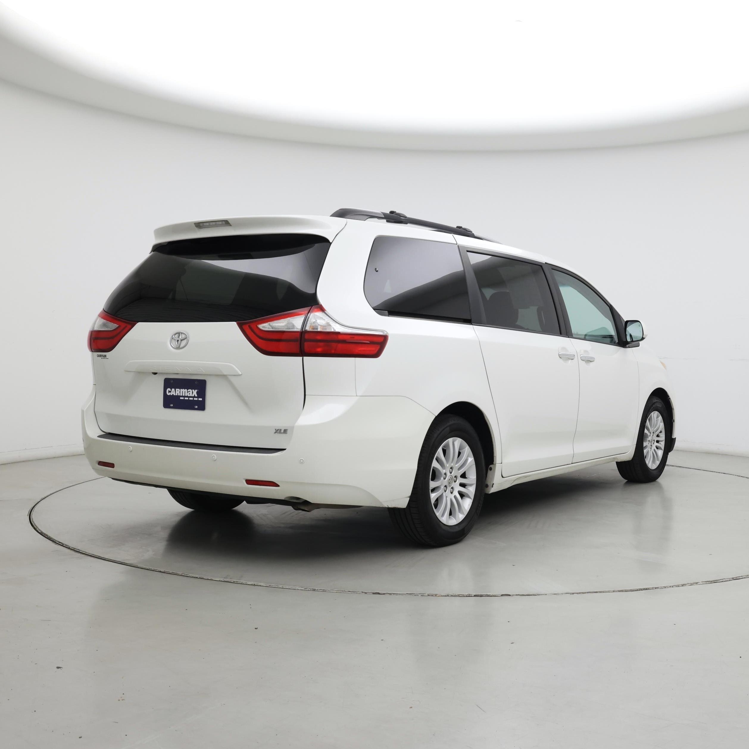 Thumbnail: 2015 Toyota Sienna - 8