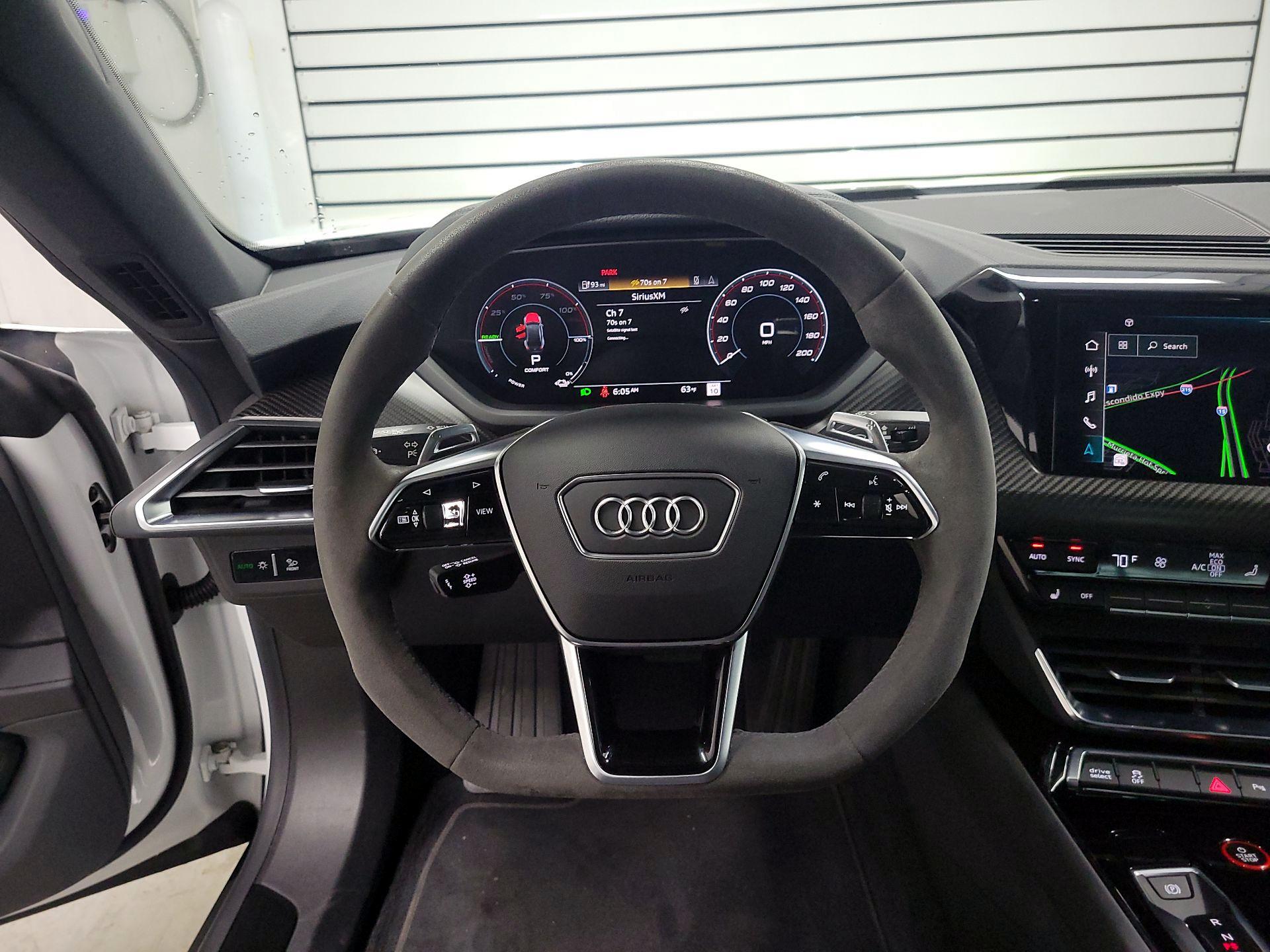 Thumbnail: 2022 Audi e-tron GT - 10