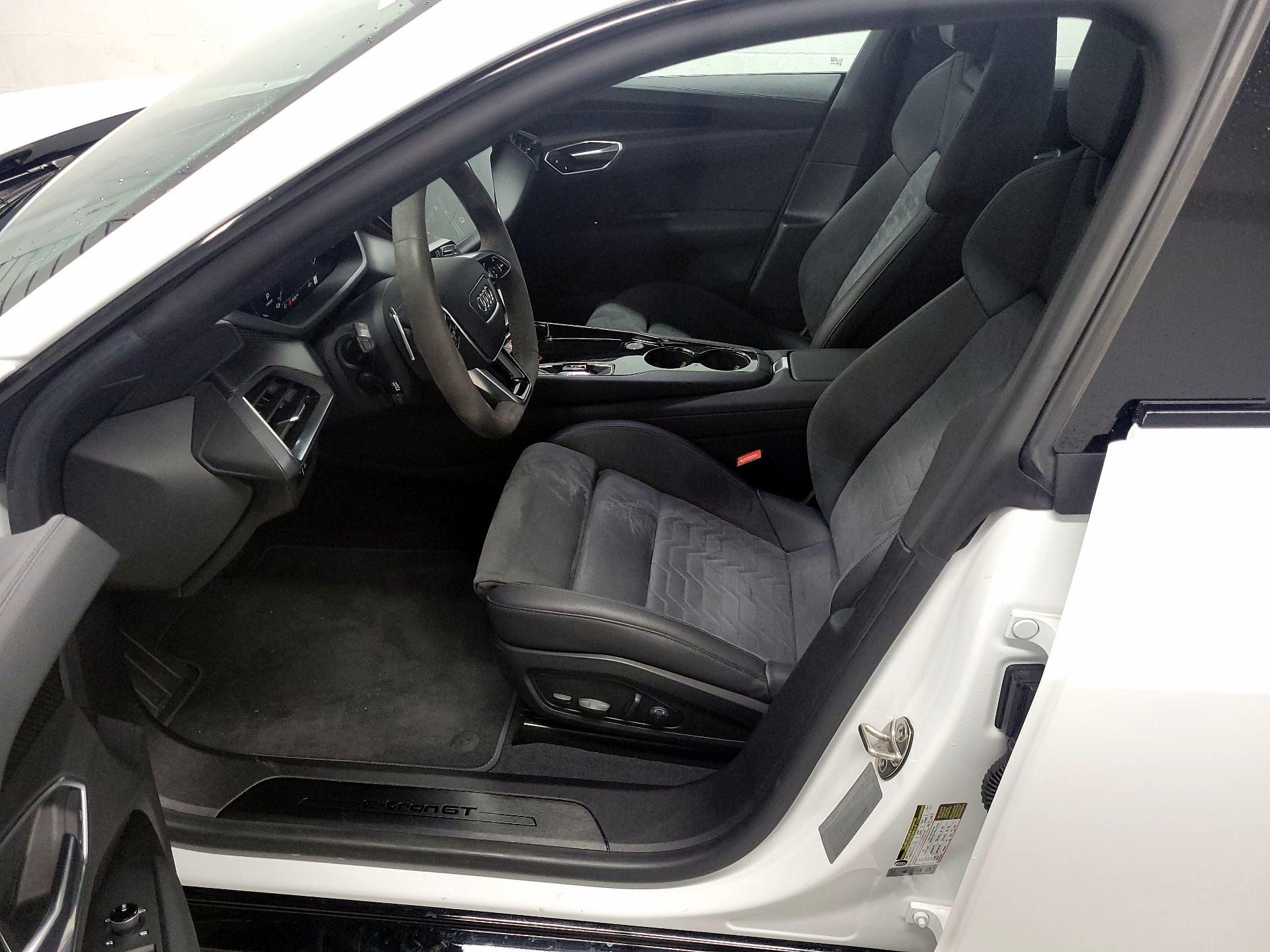 Thumbnail: 2022 Audi e-tron GT - 11