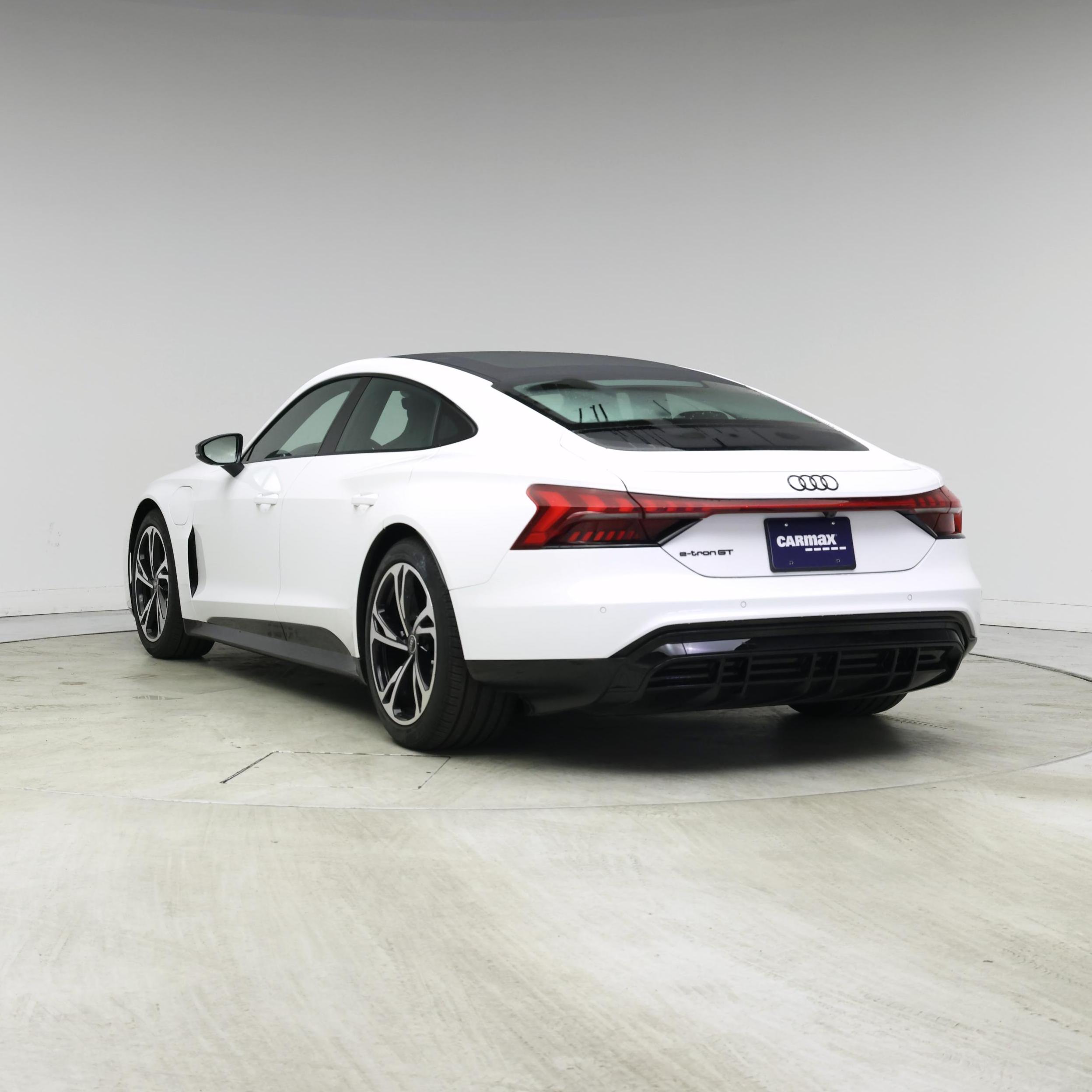 Thumbnail: 2022 Audi e-tron GT - 2