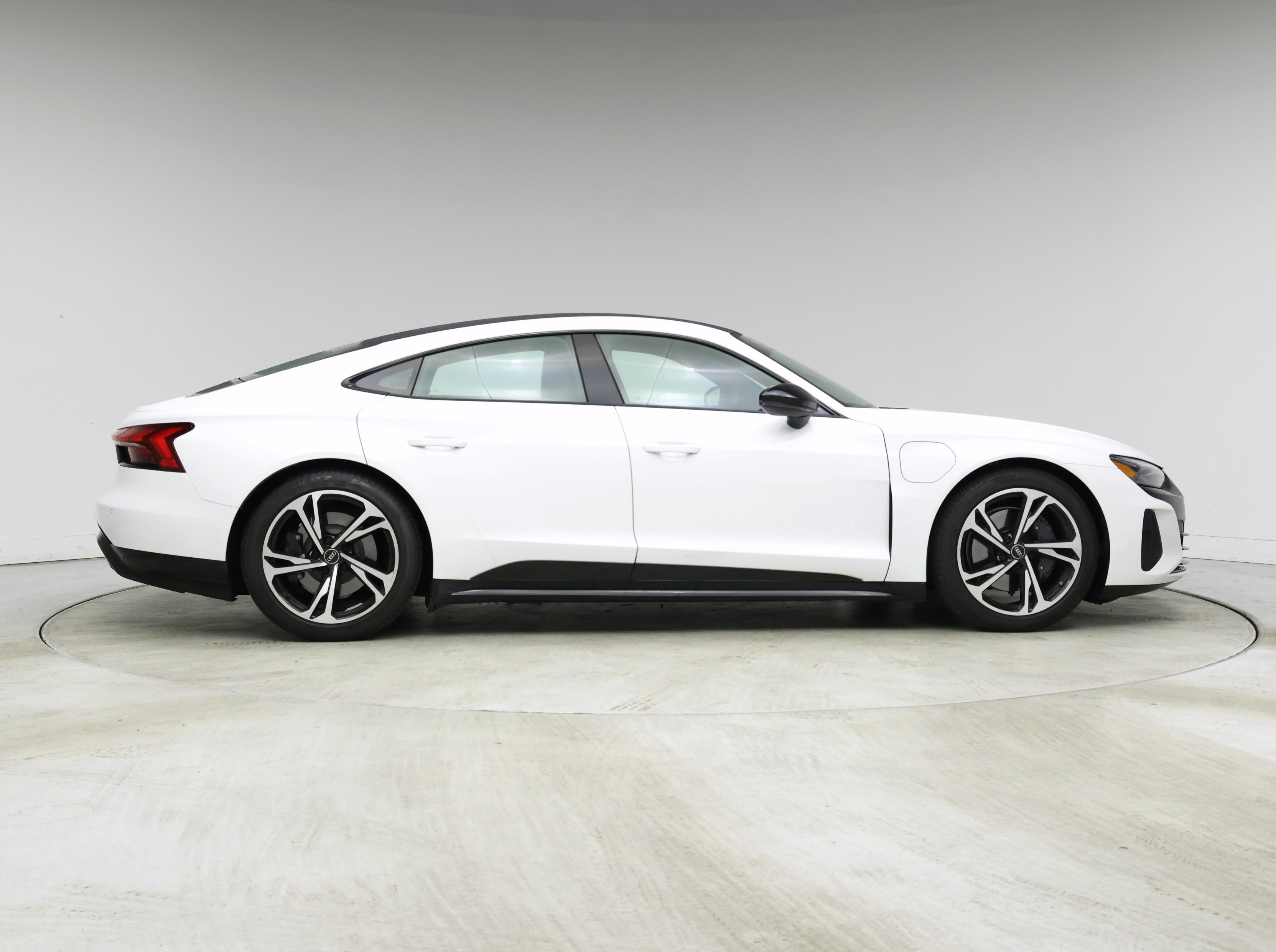 Thumbnail: 2022 Audi e-tron GT - 7