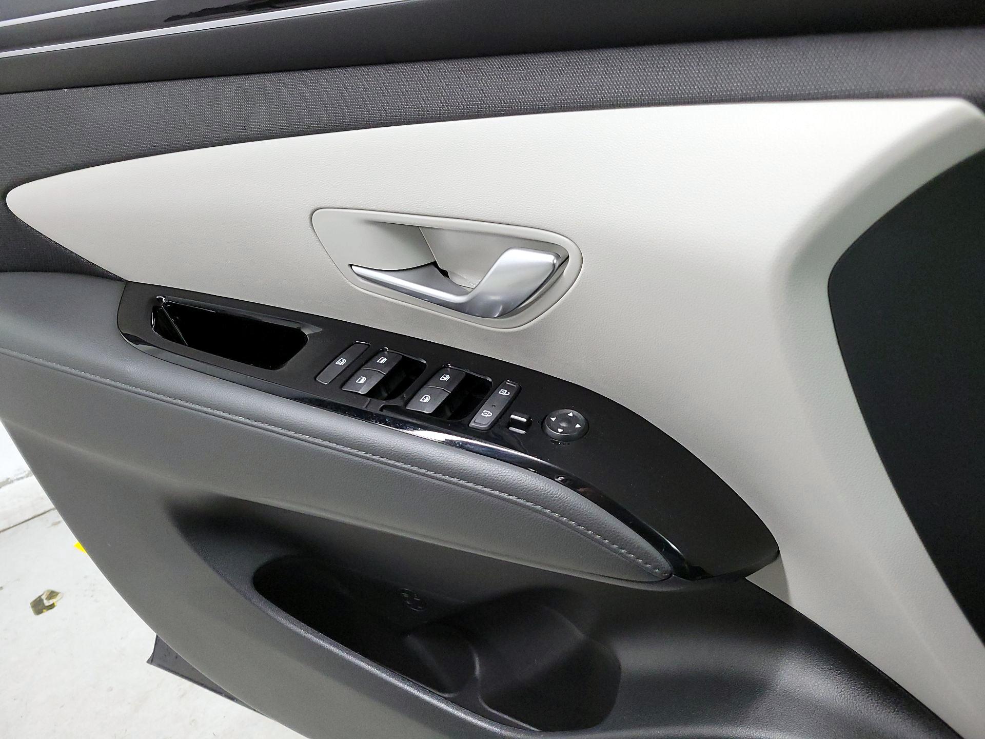 Thumbnail: 2022 Hyundai Tucson - 12