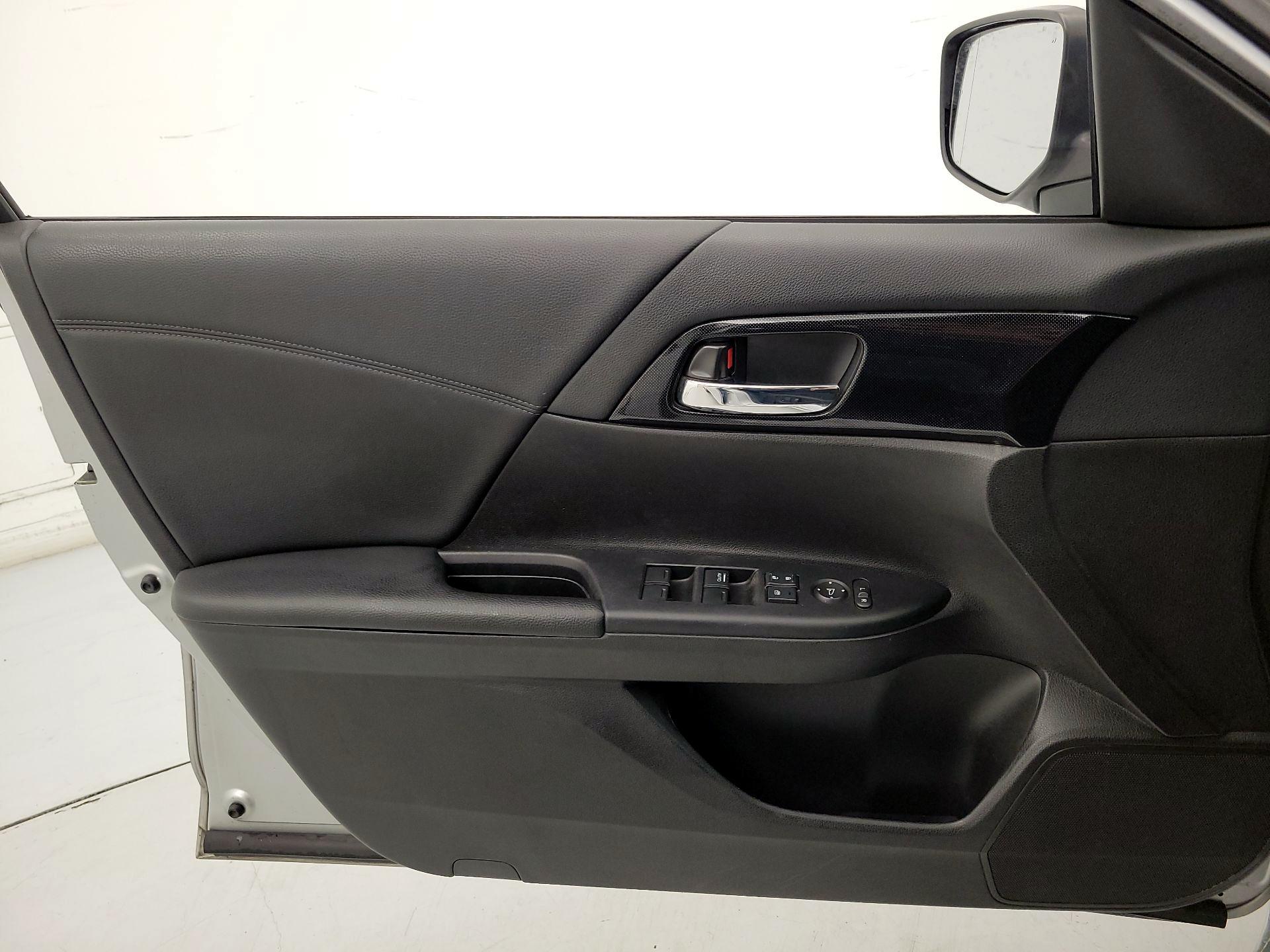 Thumbnail: 2015 Honda Accord - 12