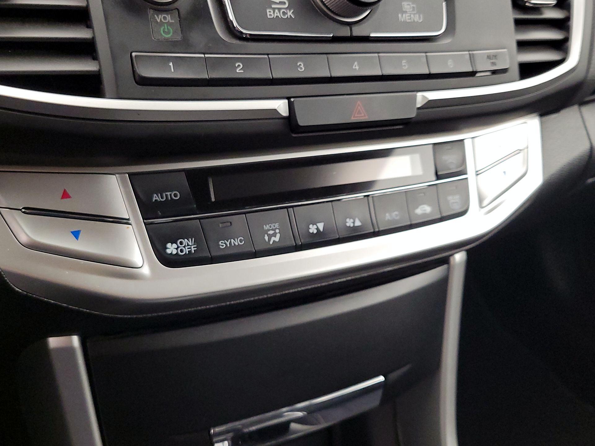 Thumbnail: 2015 Honda Accord - 15