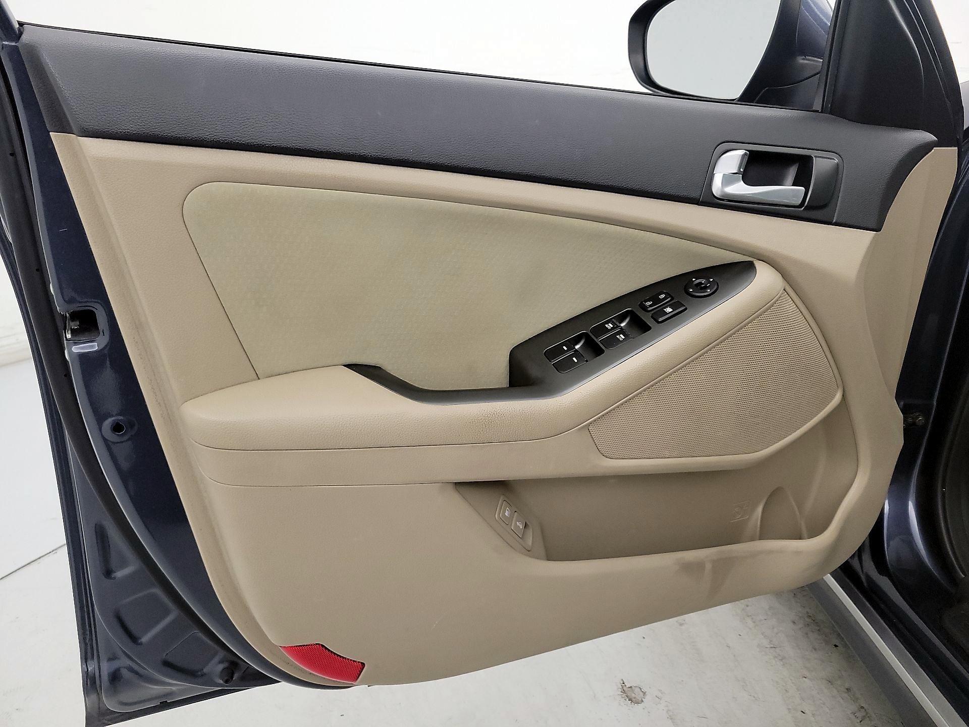 Thumbnail: 2015 Kia Optima - 12