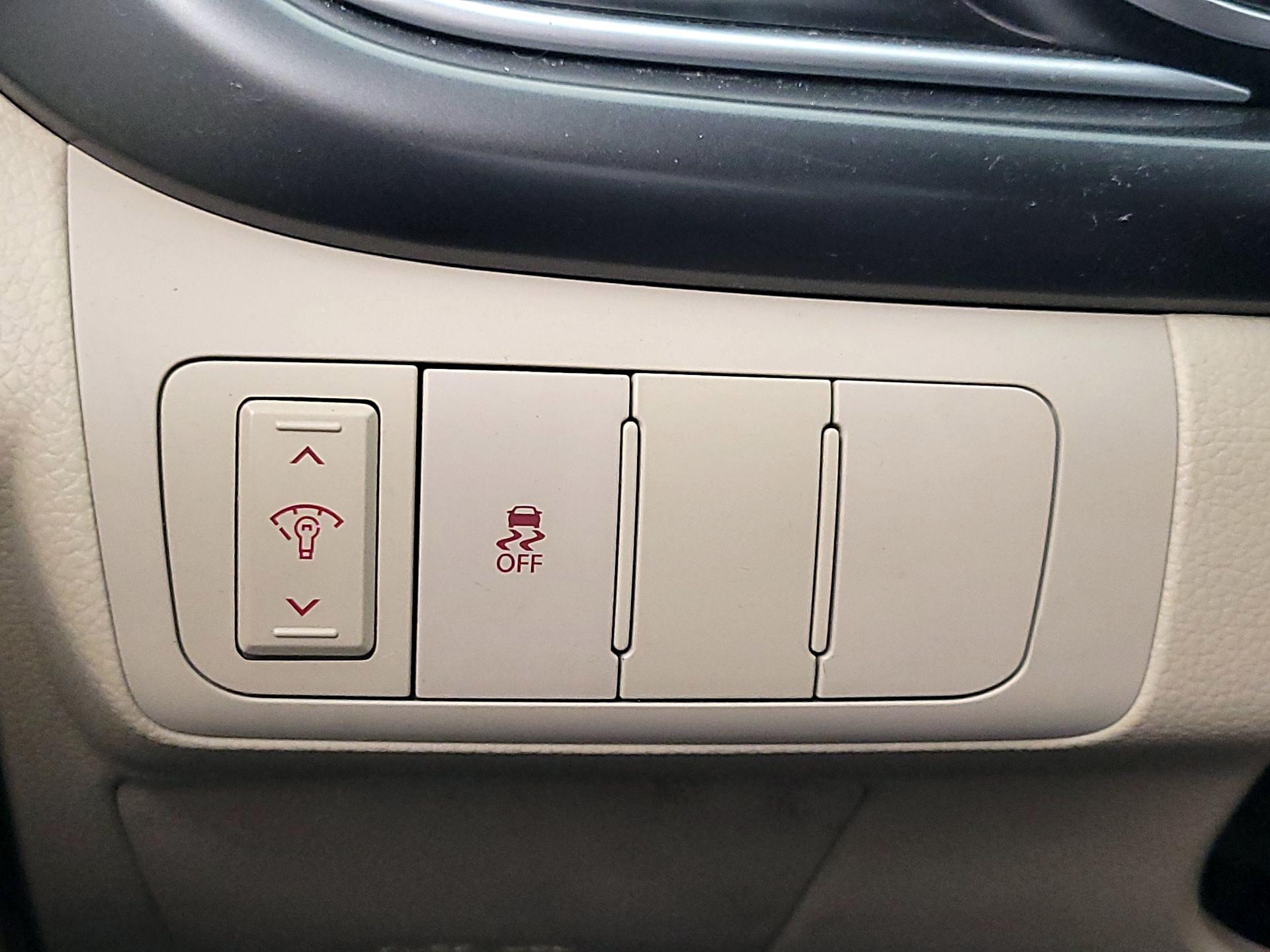 Thumbnail: 2015 Kia Optima - 13