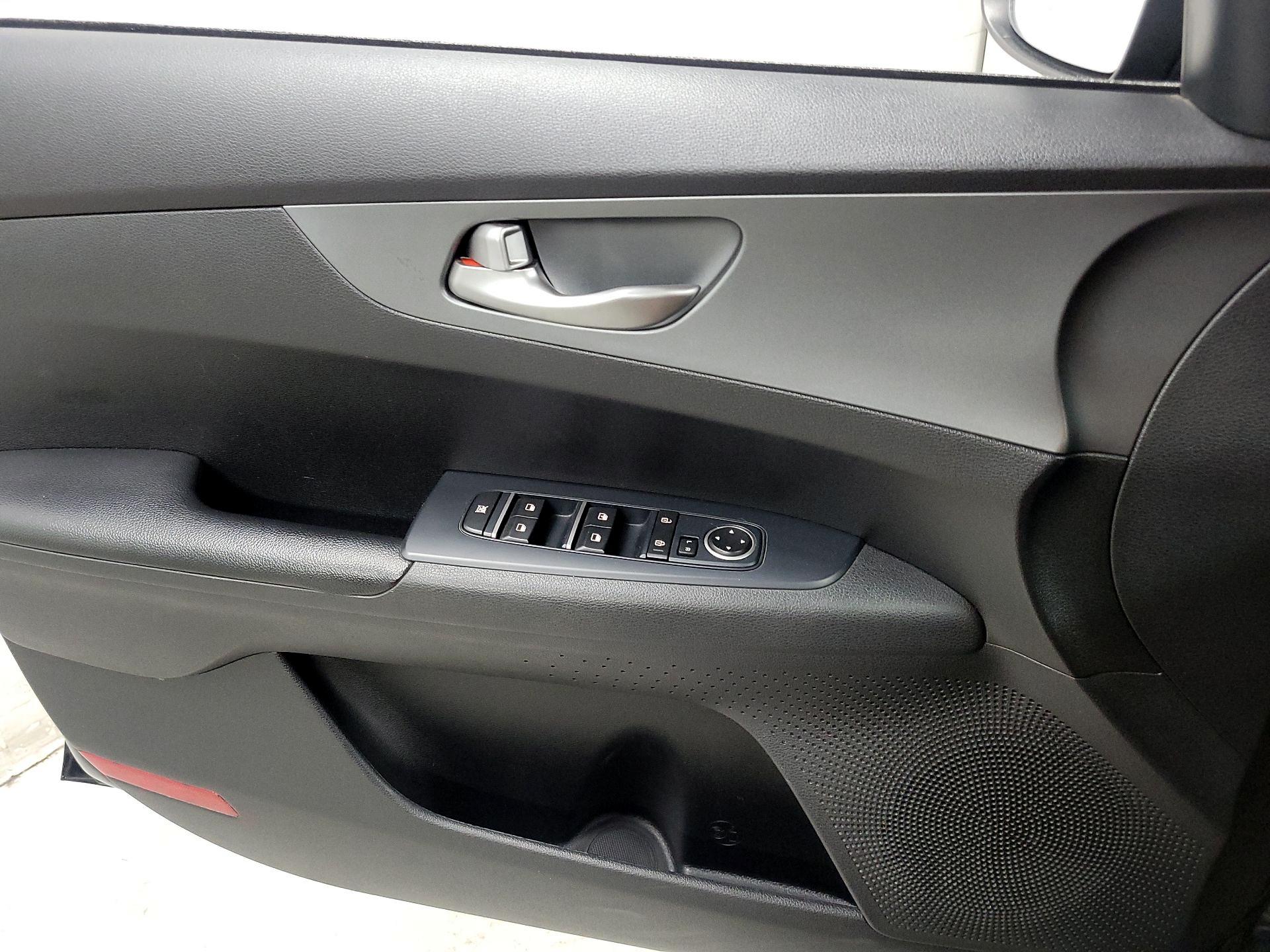 Thumbnail: 2020 Kia Forte - 12