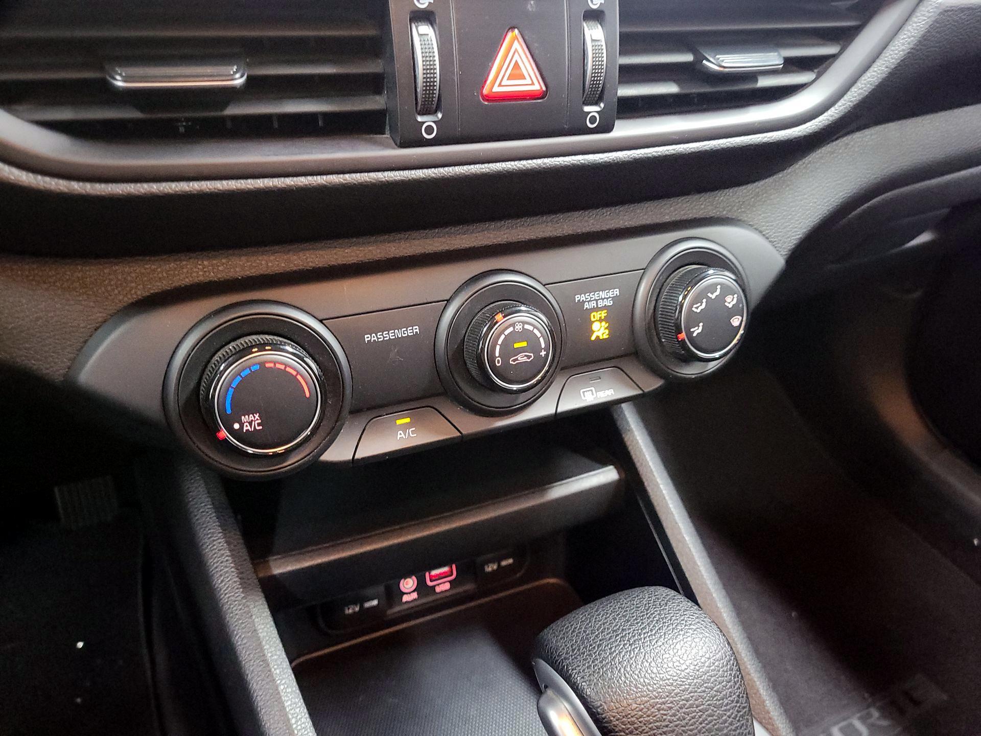 Thumbnail: 2020 Kia Forte - 16