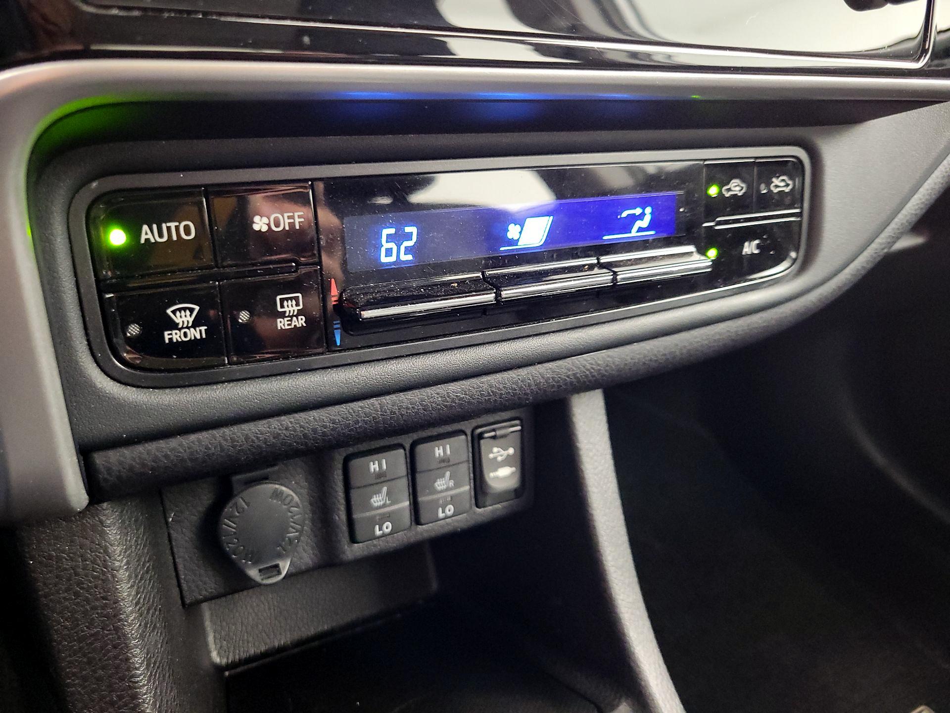 Thumbnail: 2017 Toyota Corolla - 16