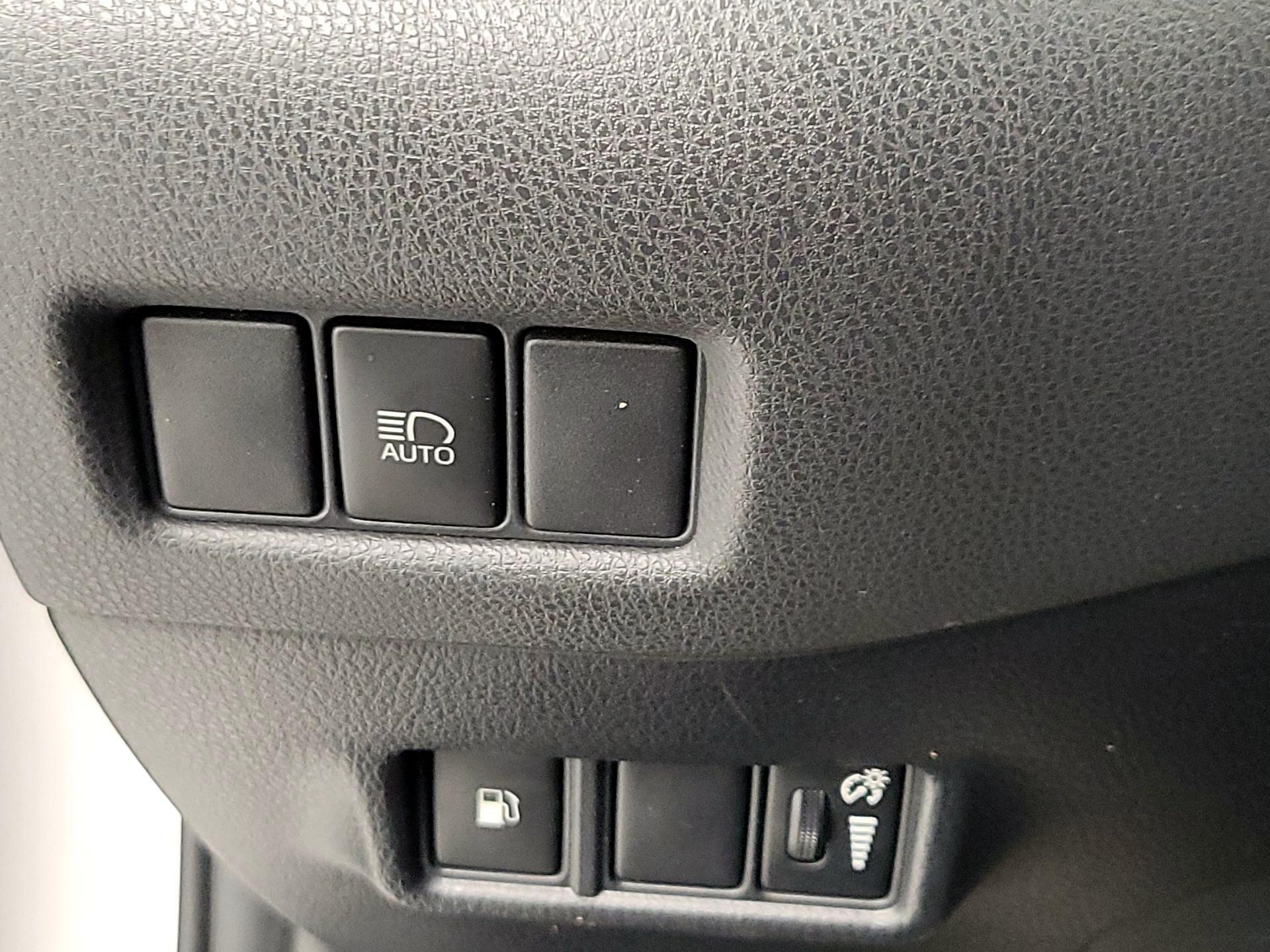 Thumbnail: 2019 Toyota C-HR - 13