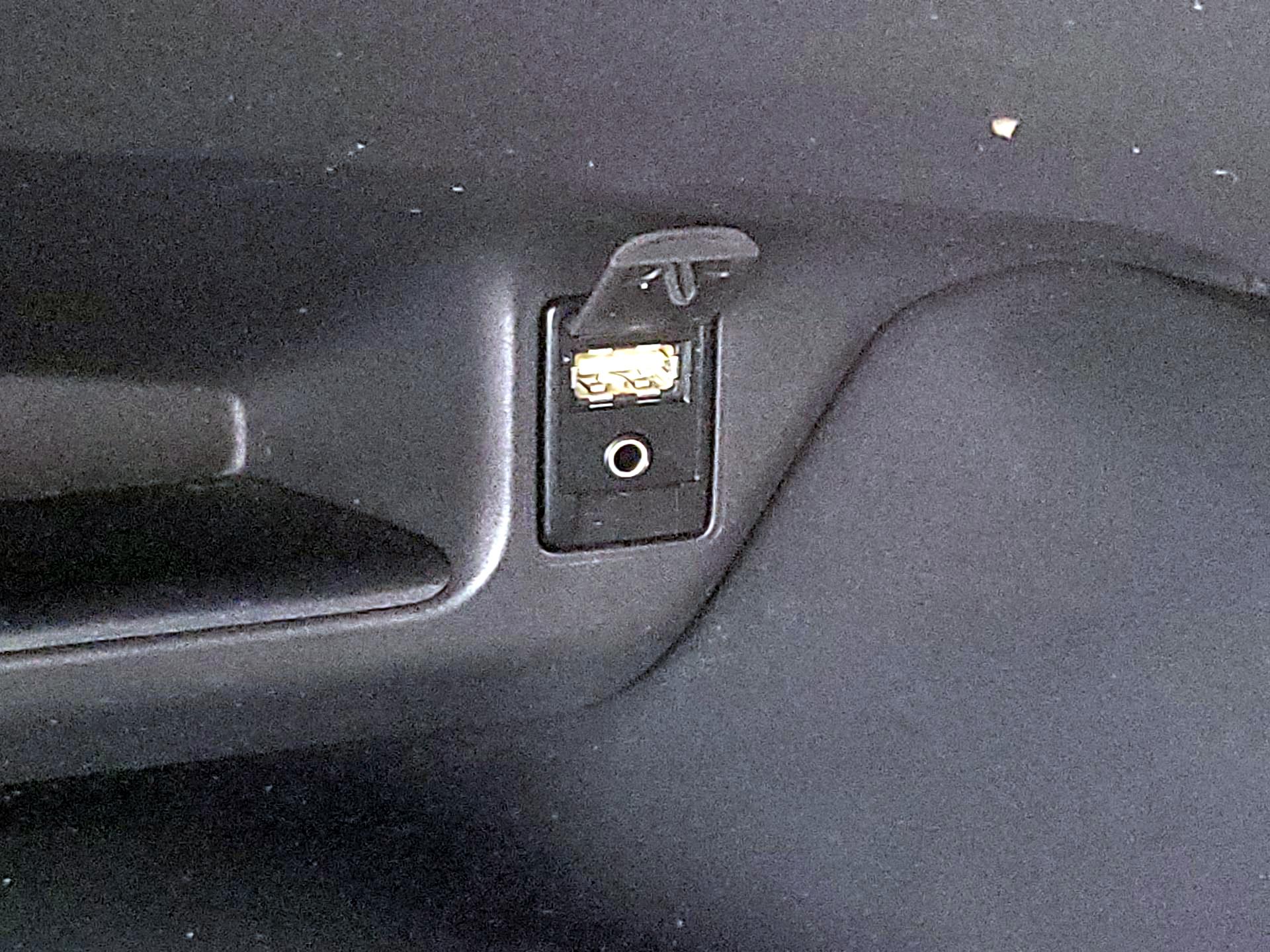 Thumbnail: 2019 Toyota C-HR - 18