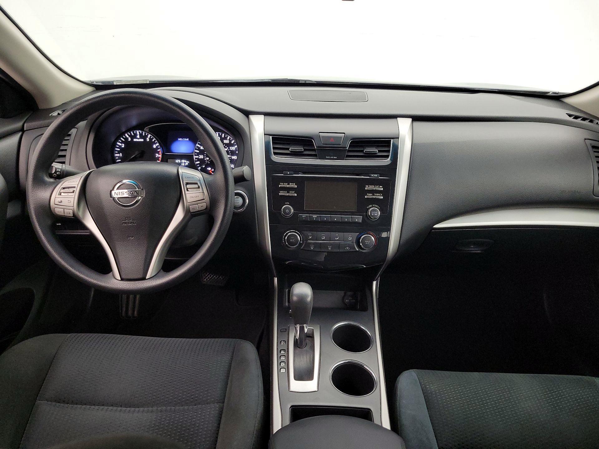 Thumbnail: 2015 Nissan Altima - 9