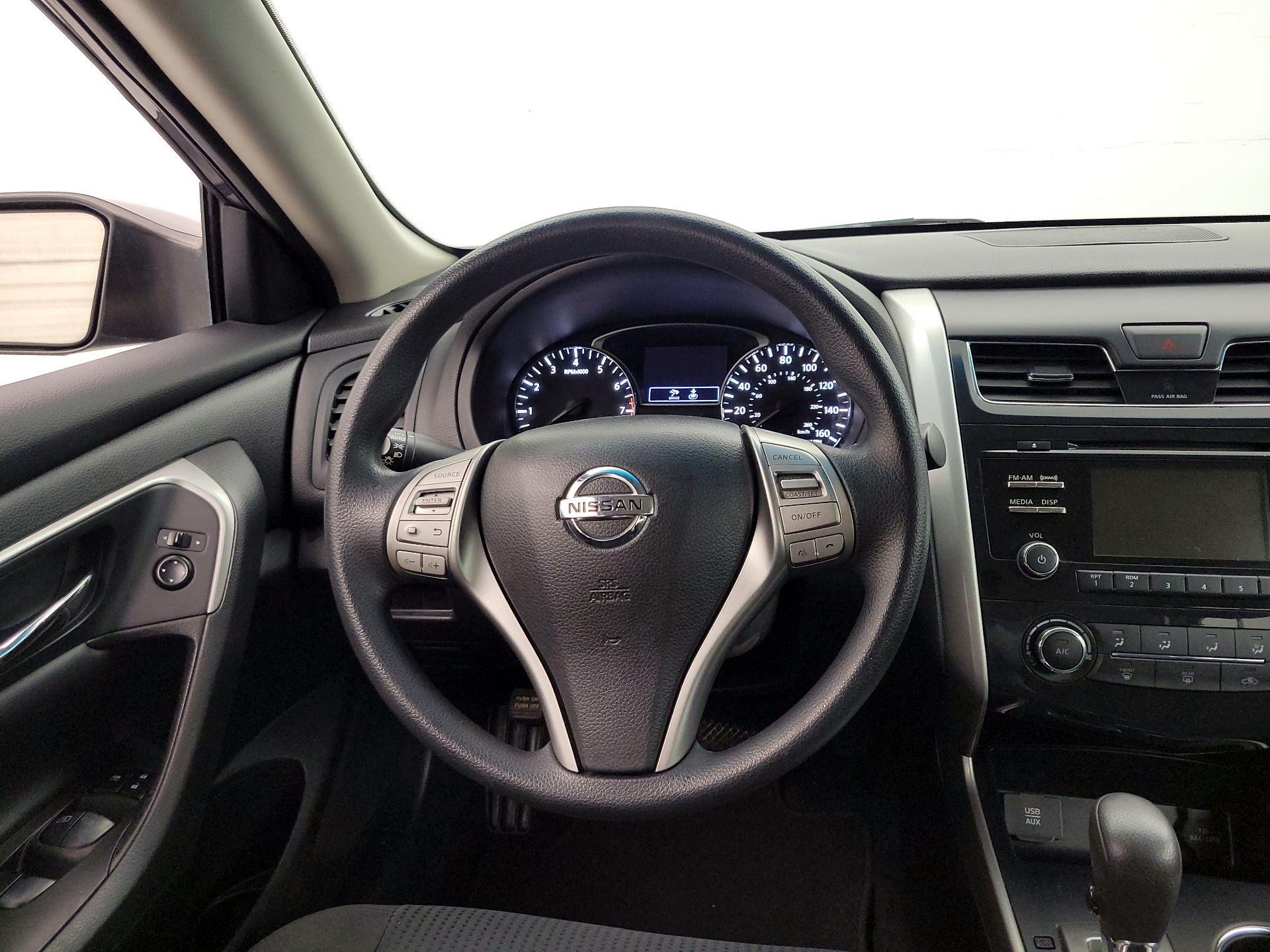 Thumbnail: 2015 Nissan Altima - 10