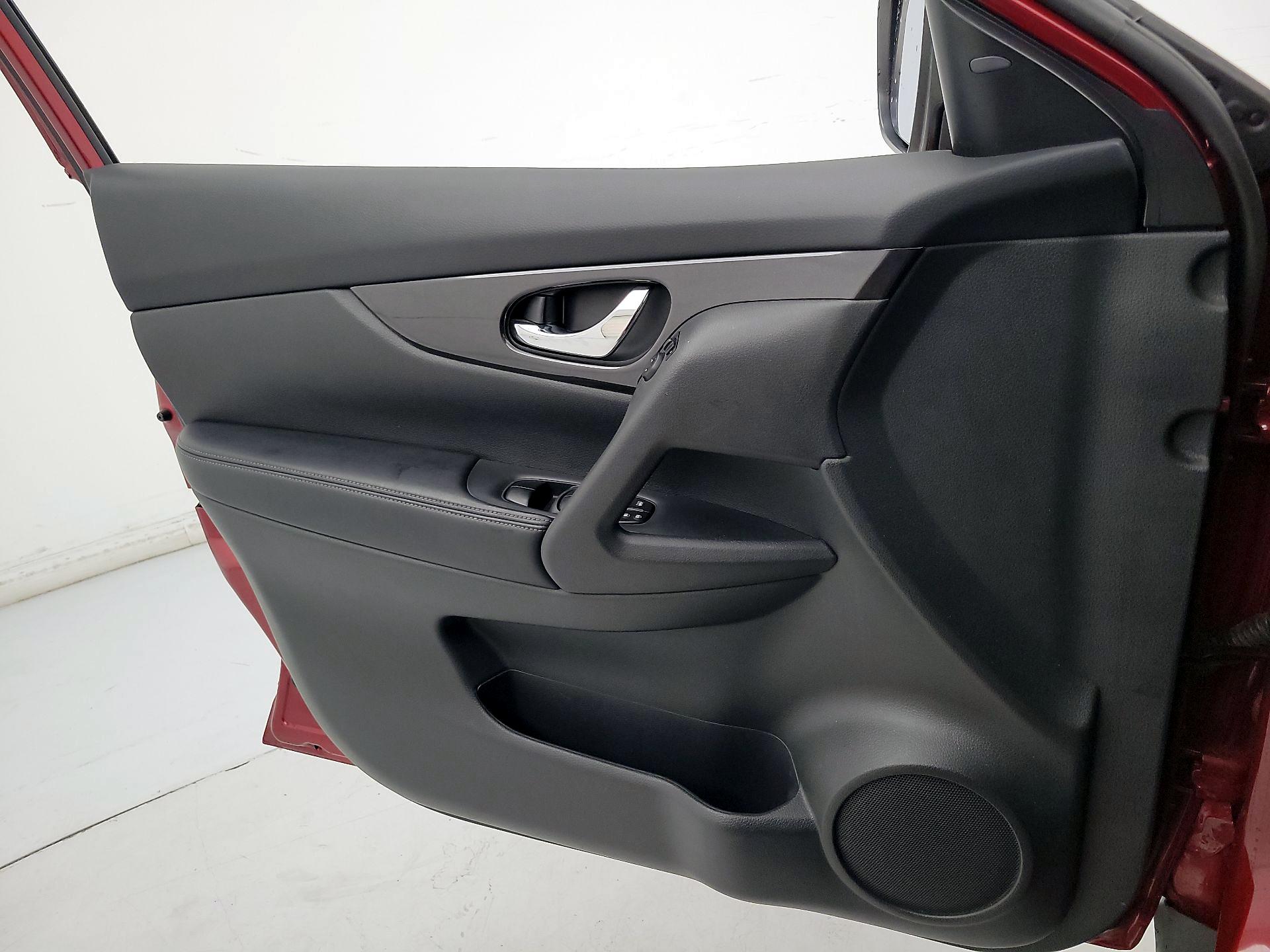 Thumbnail: 2019 Nissan Rogue - 12