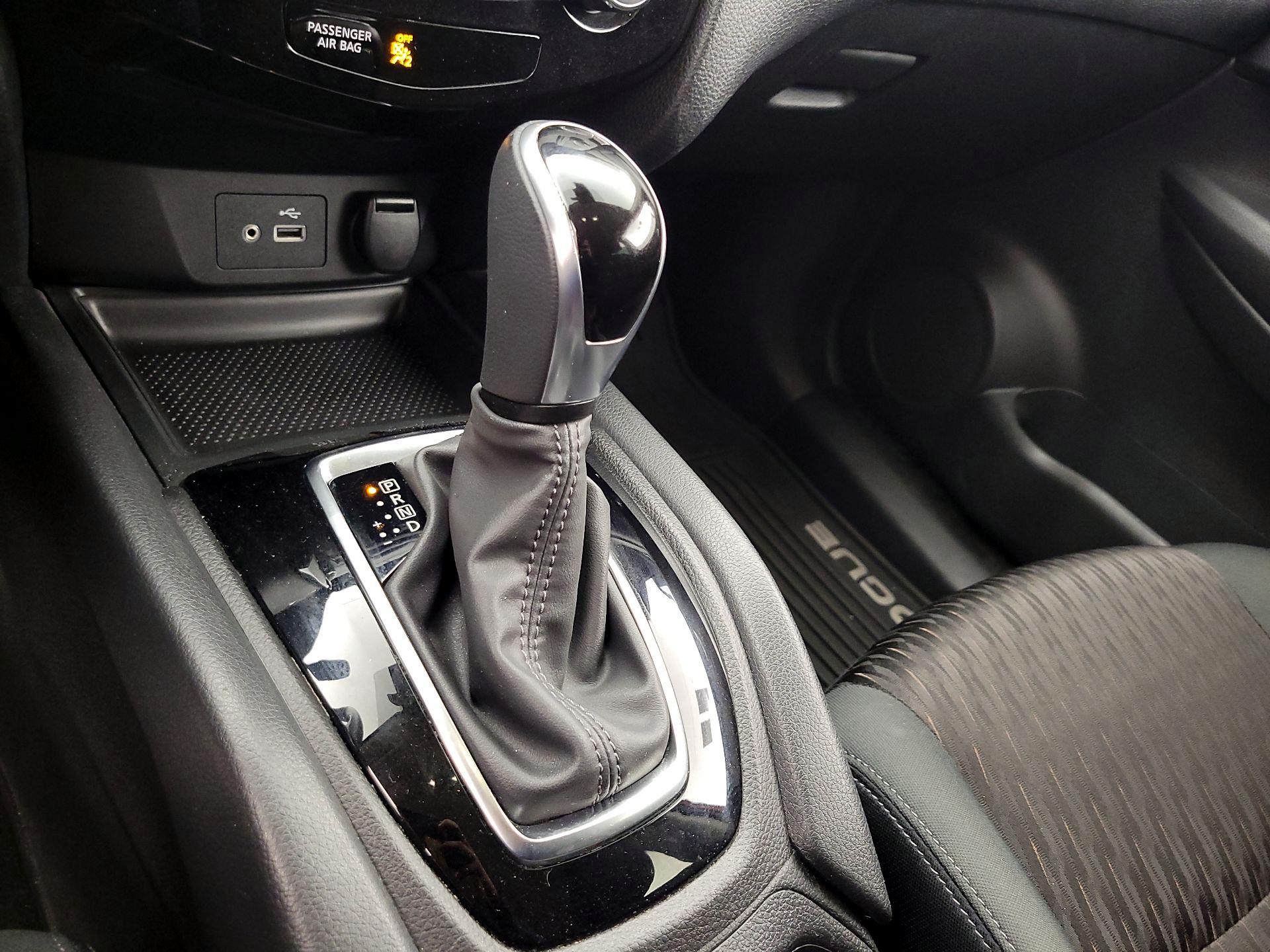 Thumbnail: 2019 Nissan Rogue - 17