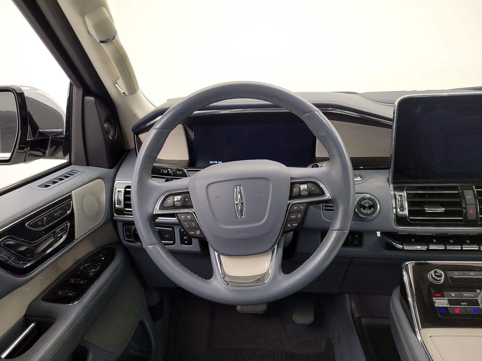 Thumbnail: 2018 Lincoln Navigator - 10