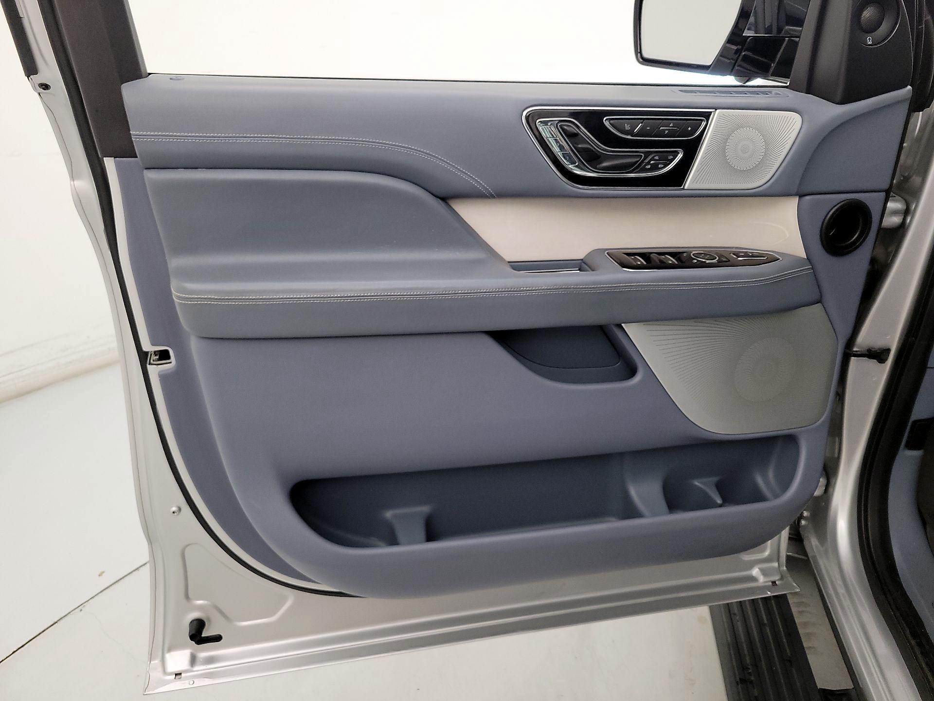 Thumbnail: 2018 Lincoln Navigator - 12