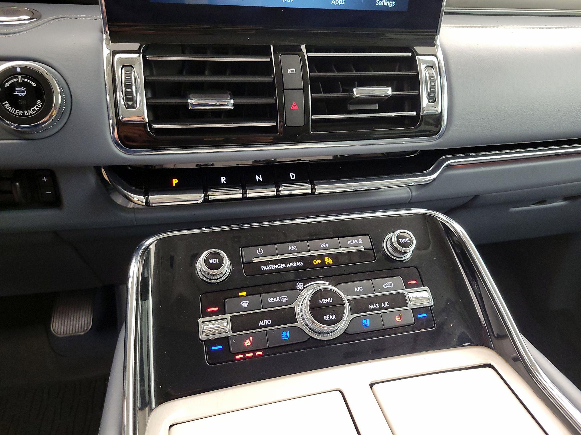 Thumbnail: 2018 Lincoln Navigator - 17