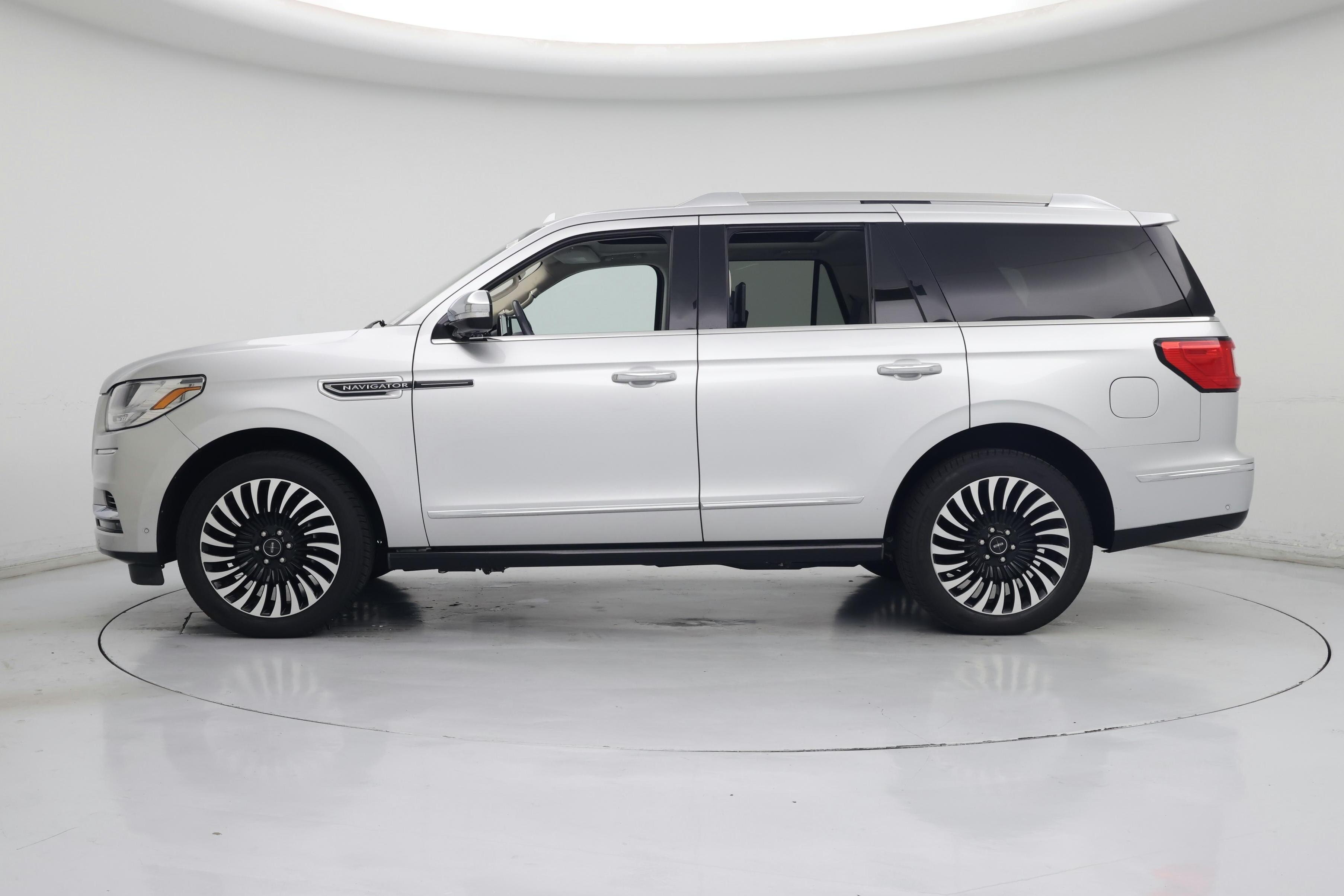 Thumbnail: 2018 Lincoln Navigator - 3