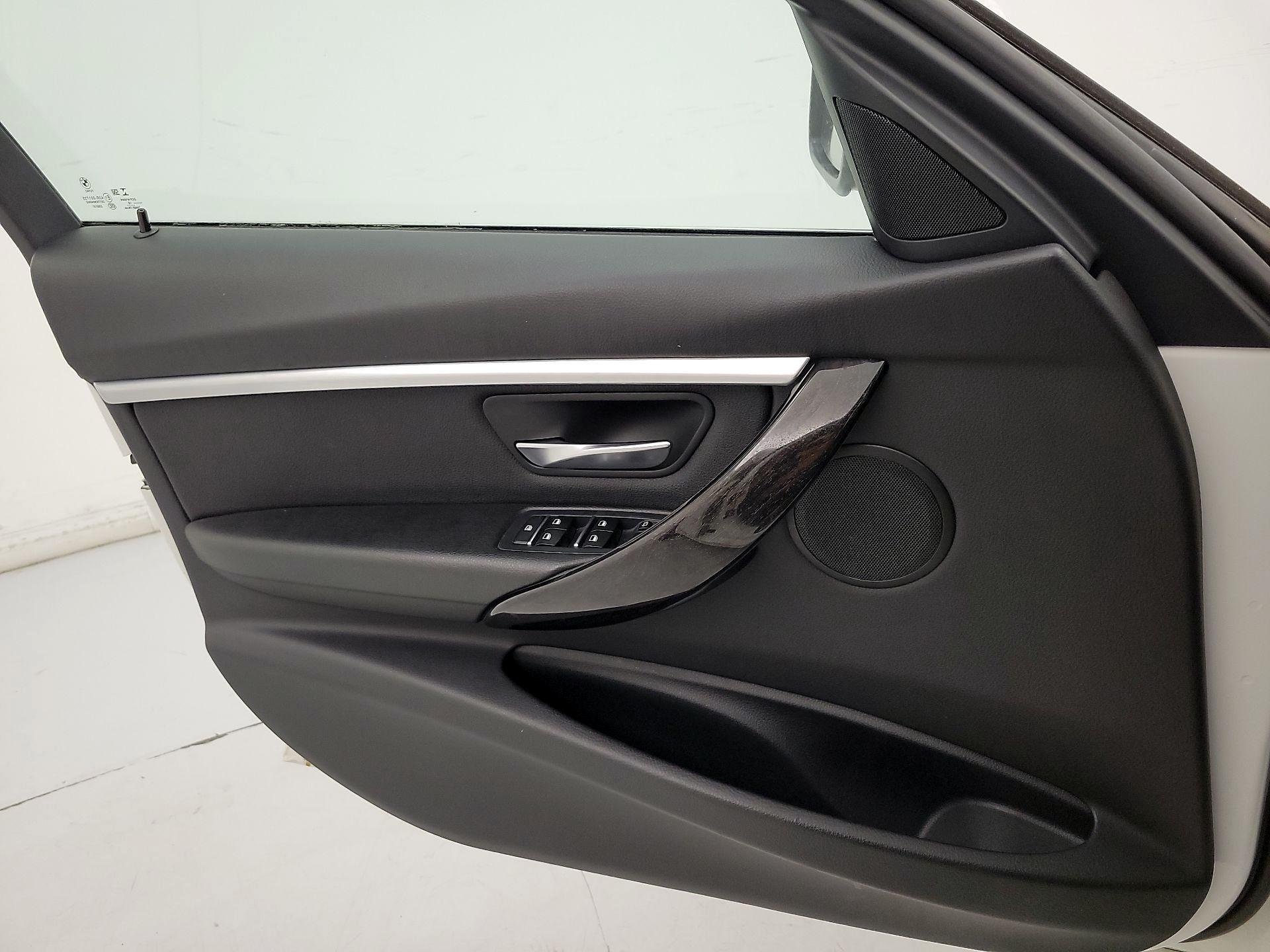 Thumbnail: 2018 BMW 3 Series - 12