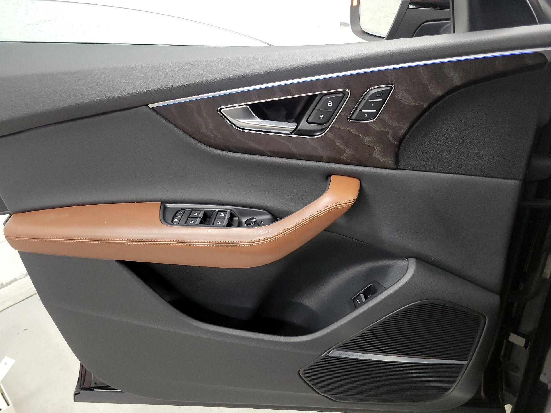 Thumbnail: 2022 Audi Q8 - 12