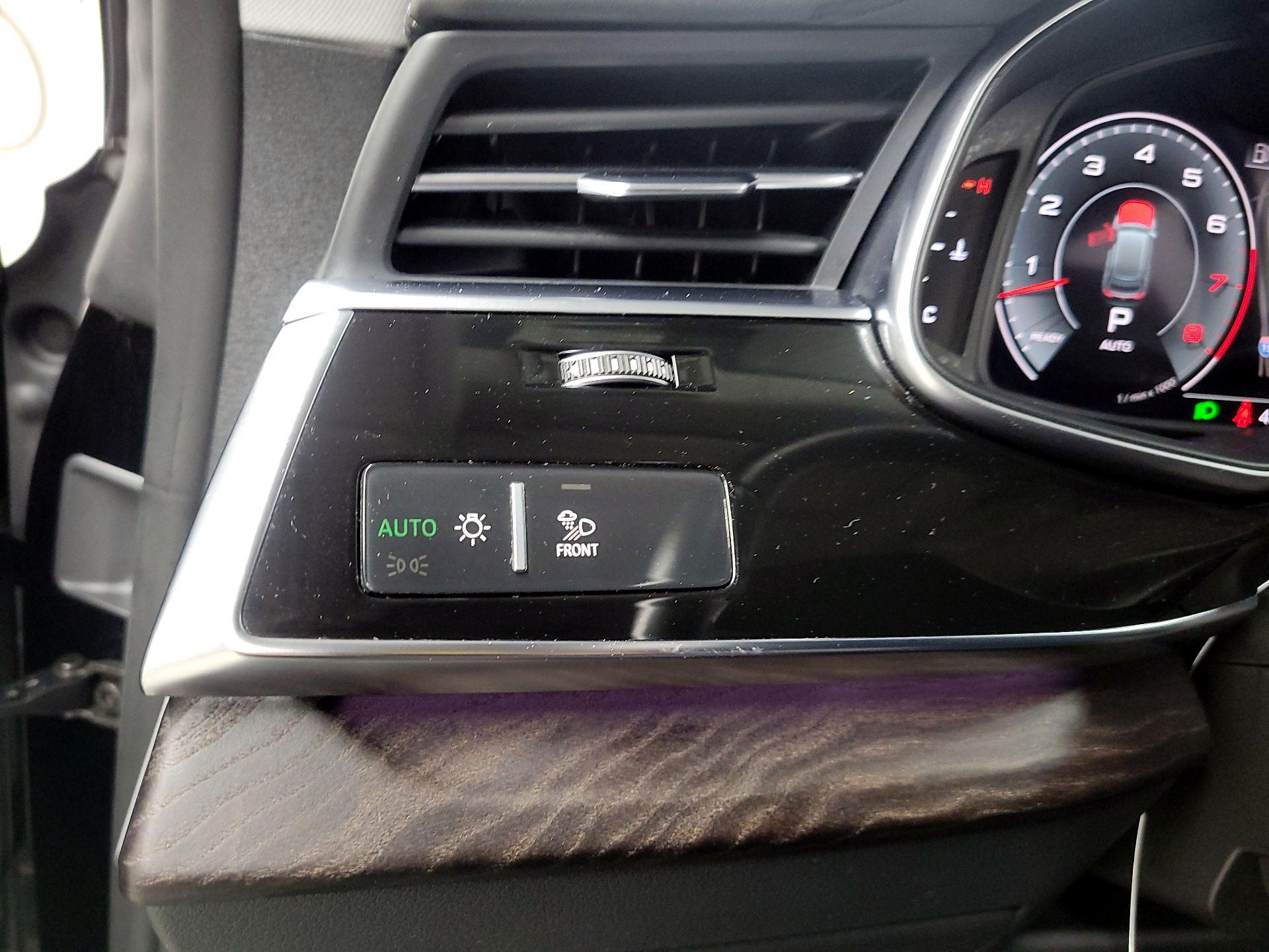 Thumbnail: 2022 Audi Q8 - 13