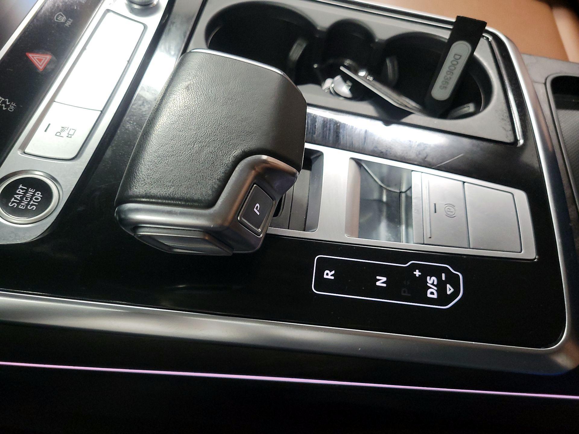 Thumbnail: 2022 Audi Q8 - 17