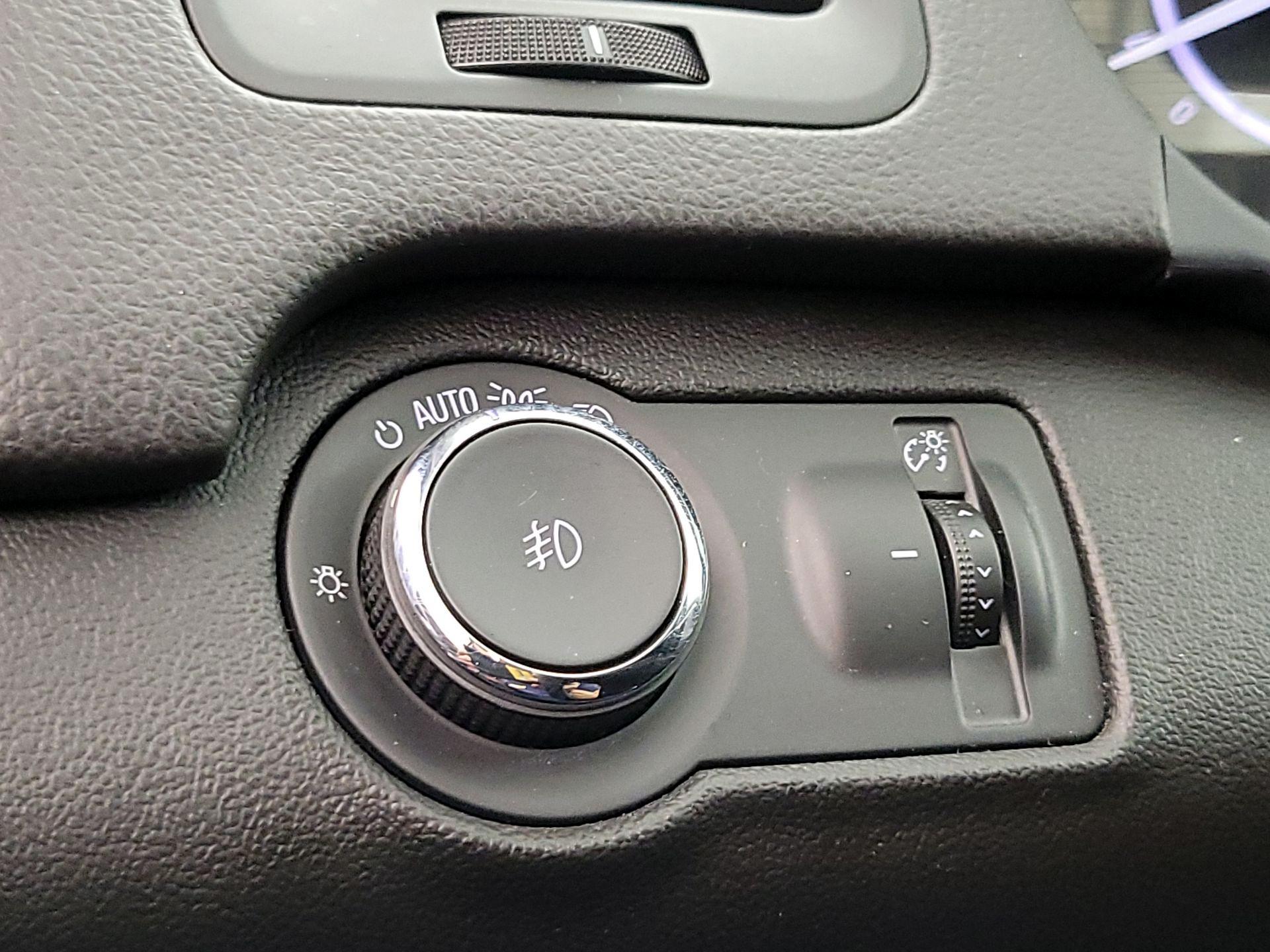 Thumbnail: 2017 Buick Regal - 13