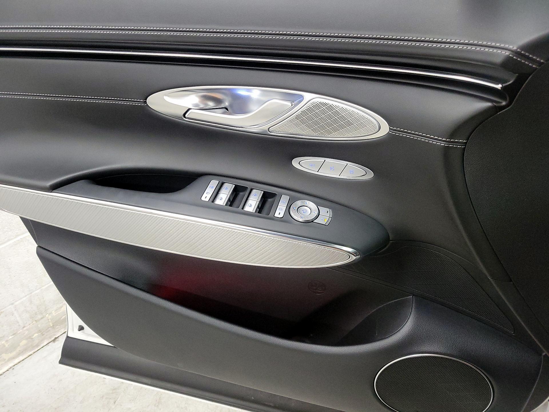 Thumbnail: 2023 Genesis GV70 - 12