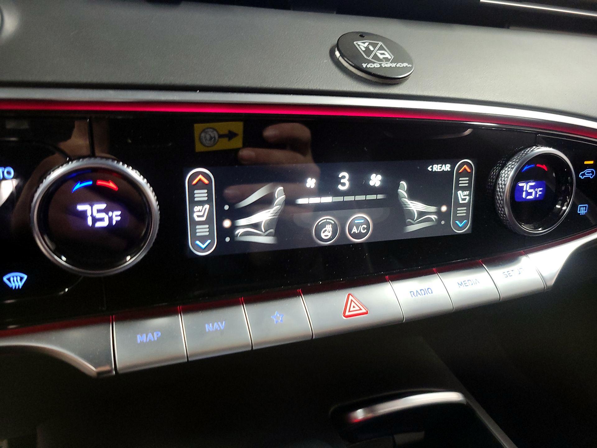 Thumbnail: 2023 Genesis GV70 - 16