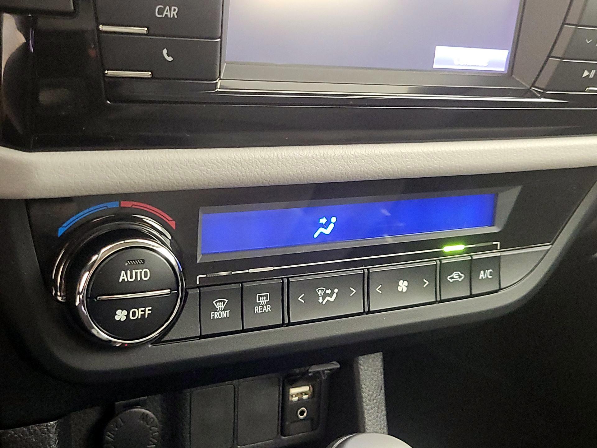 Thumbnail: 2014 Toyota Corolla - 16