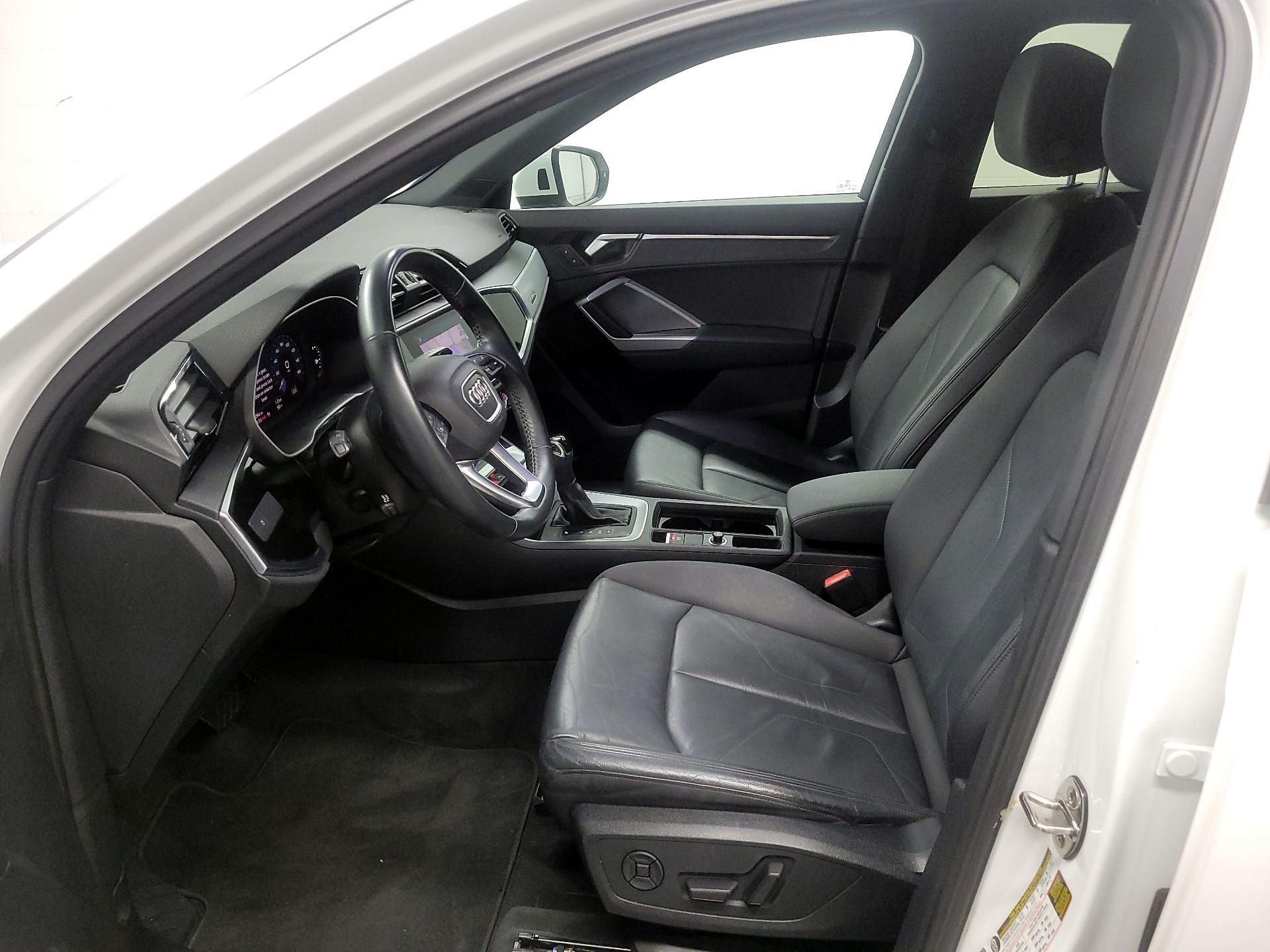 Thumbnail: 2020 Audi Q3 - 11